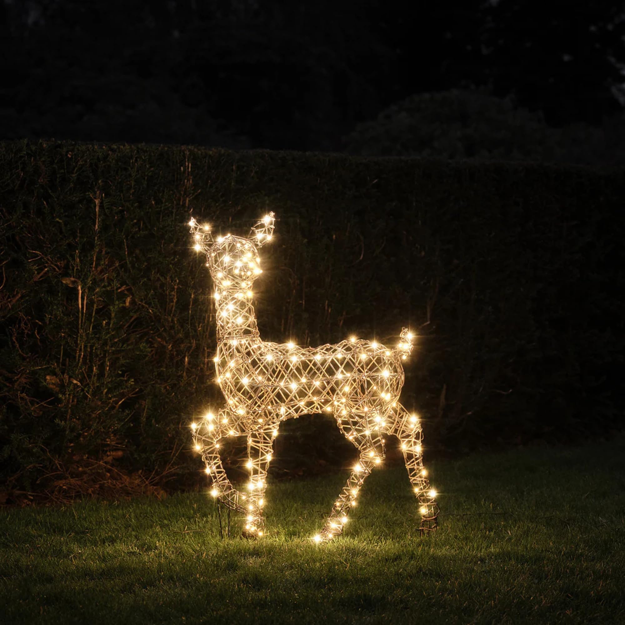 Light4fun Studley-Rattan-Hirsch aus Kunstrattan mit 190 LEDs | mit 3 Beleuchtungsmodi | solarbetrieben & Timer | Rentier Hirsch | Weihnachtsdeko | wetterfest für Garten außen | Höhe 88 cm