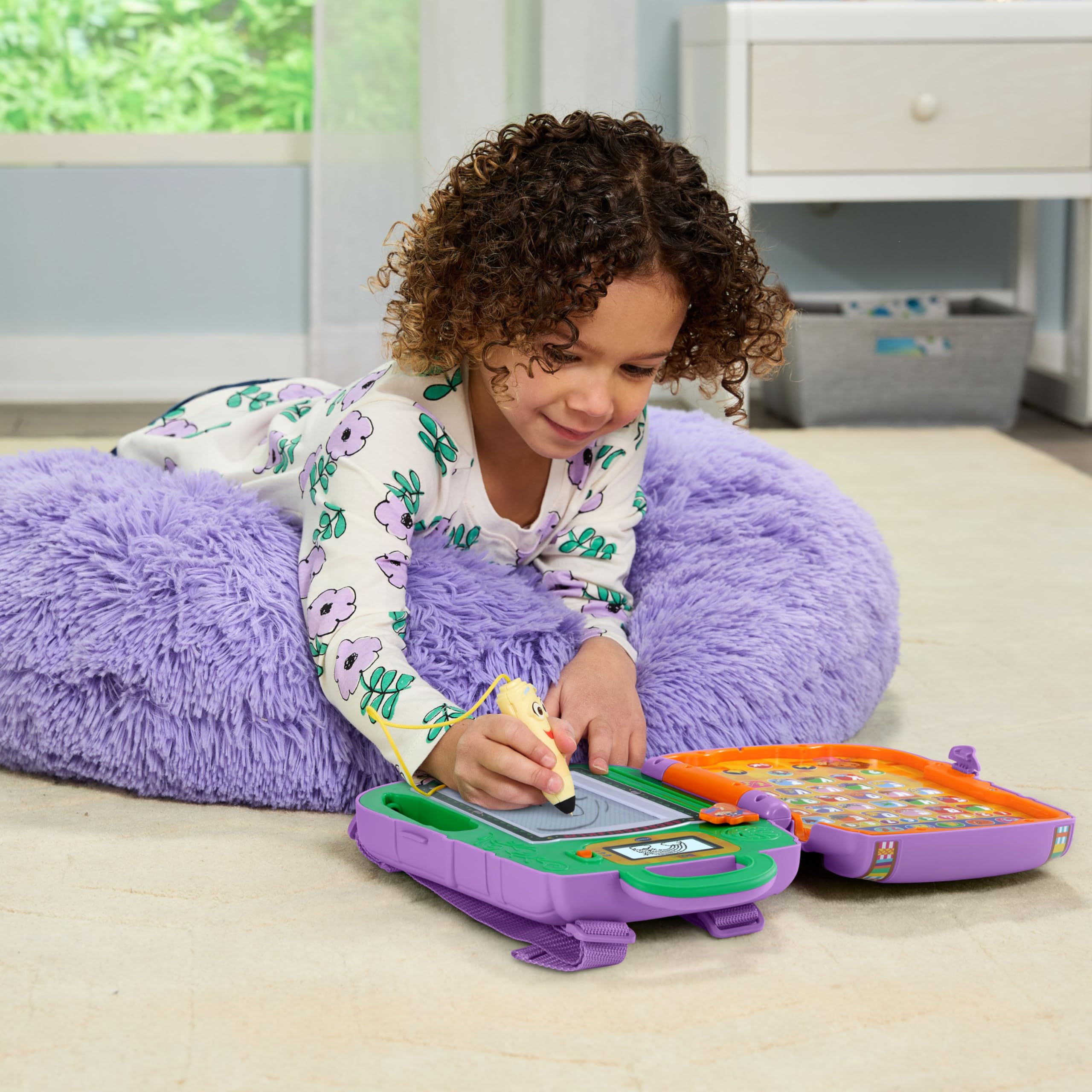 VTech Lernrucksack Dora The Explorer – Magische Tafel Sakado mit interaktivem Eingabestift La Carte, 12 Aktivitäten und Dora-Spiele – Geschenk für Kinder von 3 Jahren bis 7 Jahren – Inhalt in
