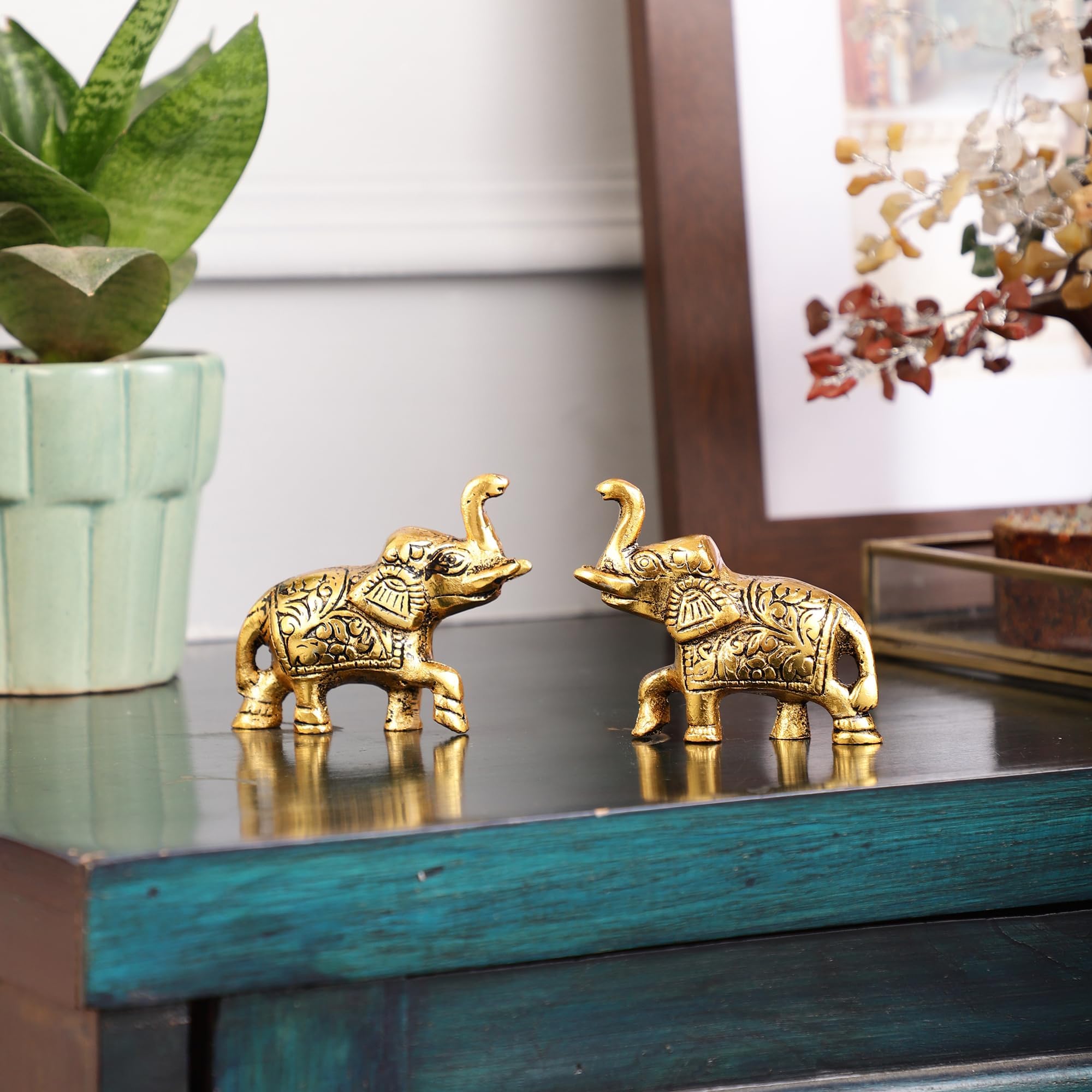 PURESTORY Set of 2 Miniature Elephant Pair Showpiece.Decorative Accents for Living Room.Elephant Statues Home Decor Modern Style,Animal Figurines Set for Living Room,Bedroom,Office - Gold - 3 Inches