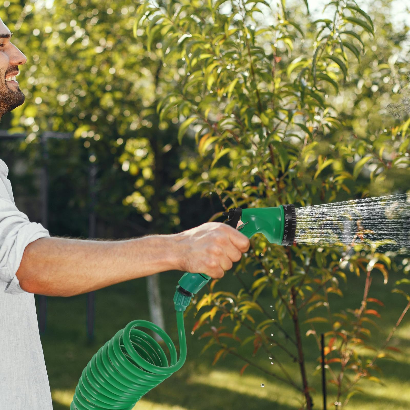 Veemoon Tubo da Giardino Retrattile 10 M Tubo Flessibile da Giardinaggio Autoavvolgente in Materiale Resistente per Irrigazione Esterni Pulizia Auto e Innaffiatura Fiori Colore Casuale