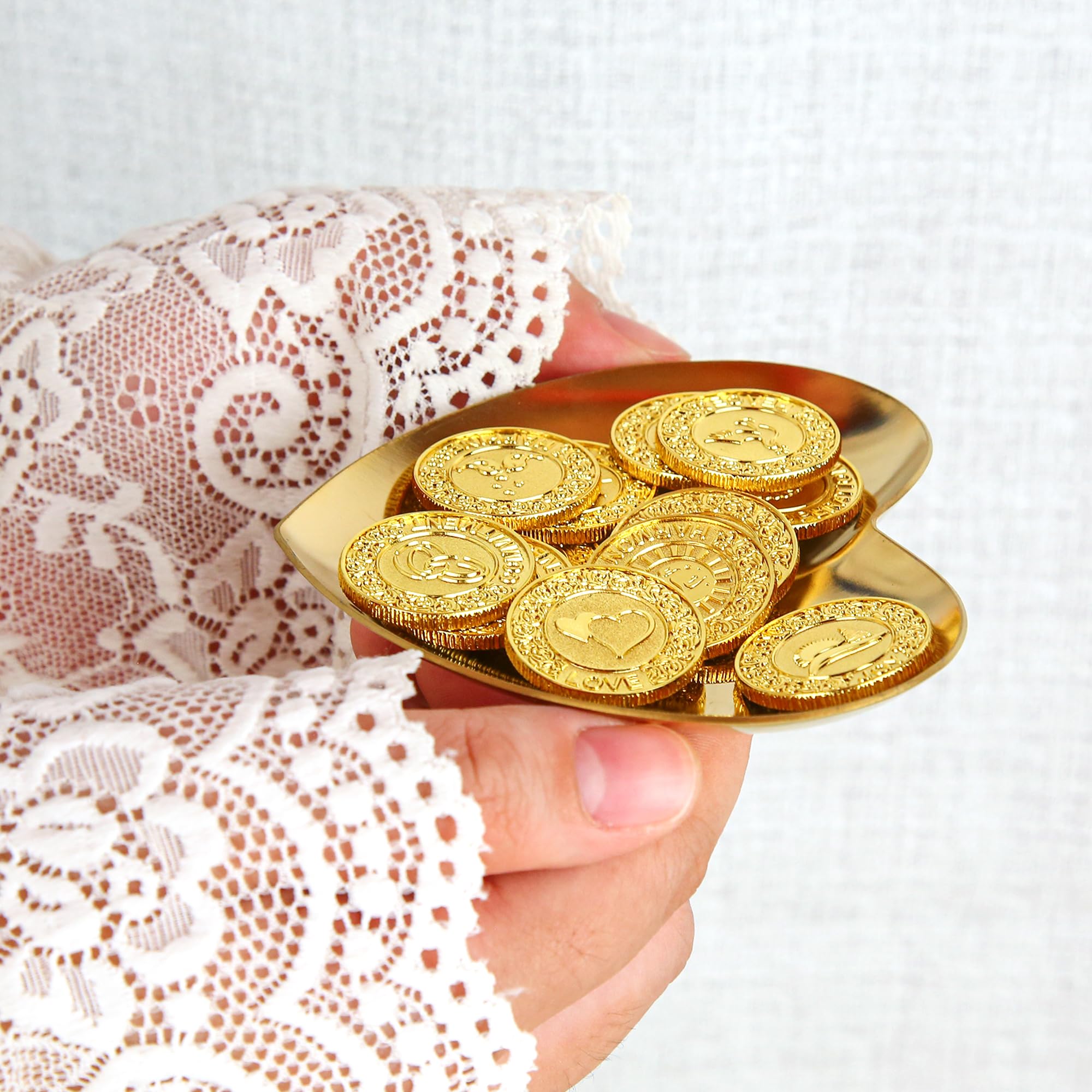 TINGKU Arras de boda en inglés – Arras para Boda Católica, Arras de Boda Cristiana con 13 monedas de bendición, Arras de boda cristiana, Decoración para Bodas, Caja de cuero-Monedas de Oro PLD