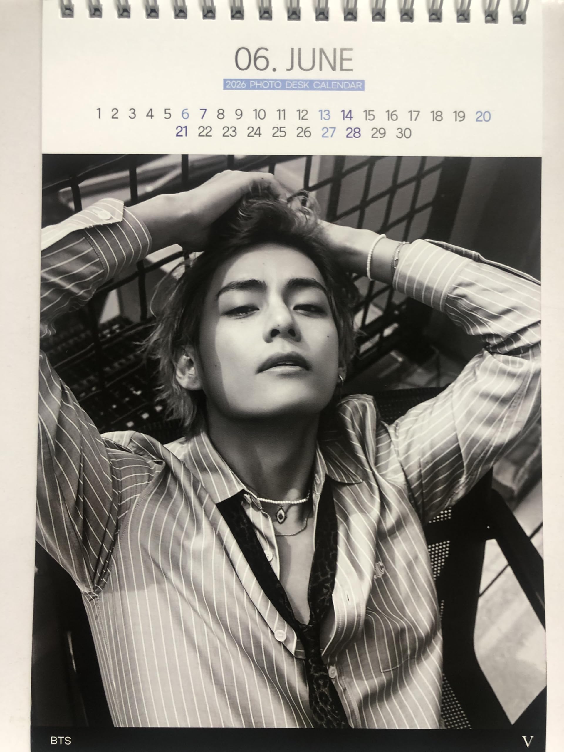 Amazon.co.jp: V テテ グッズ 2026年-2027年 2年分 卓上カレンダー (V