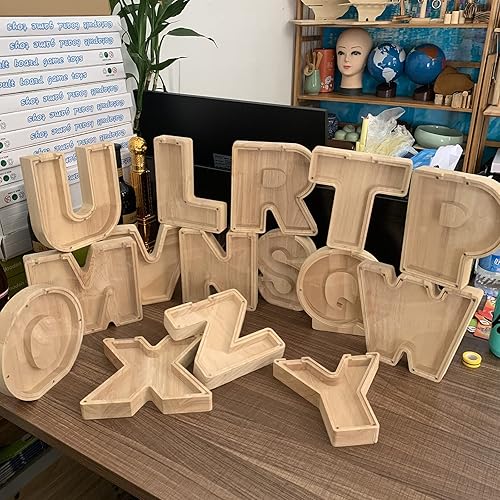 Miniatura 5 de AGKRUNN Alcancía de 26 letras inglesas para niños caja de almacenamiento de monedas transparente de madera personalizada