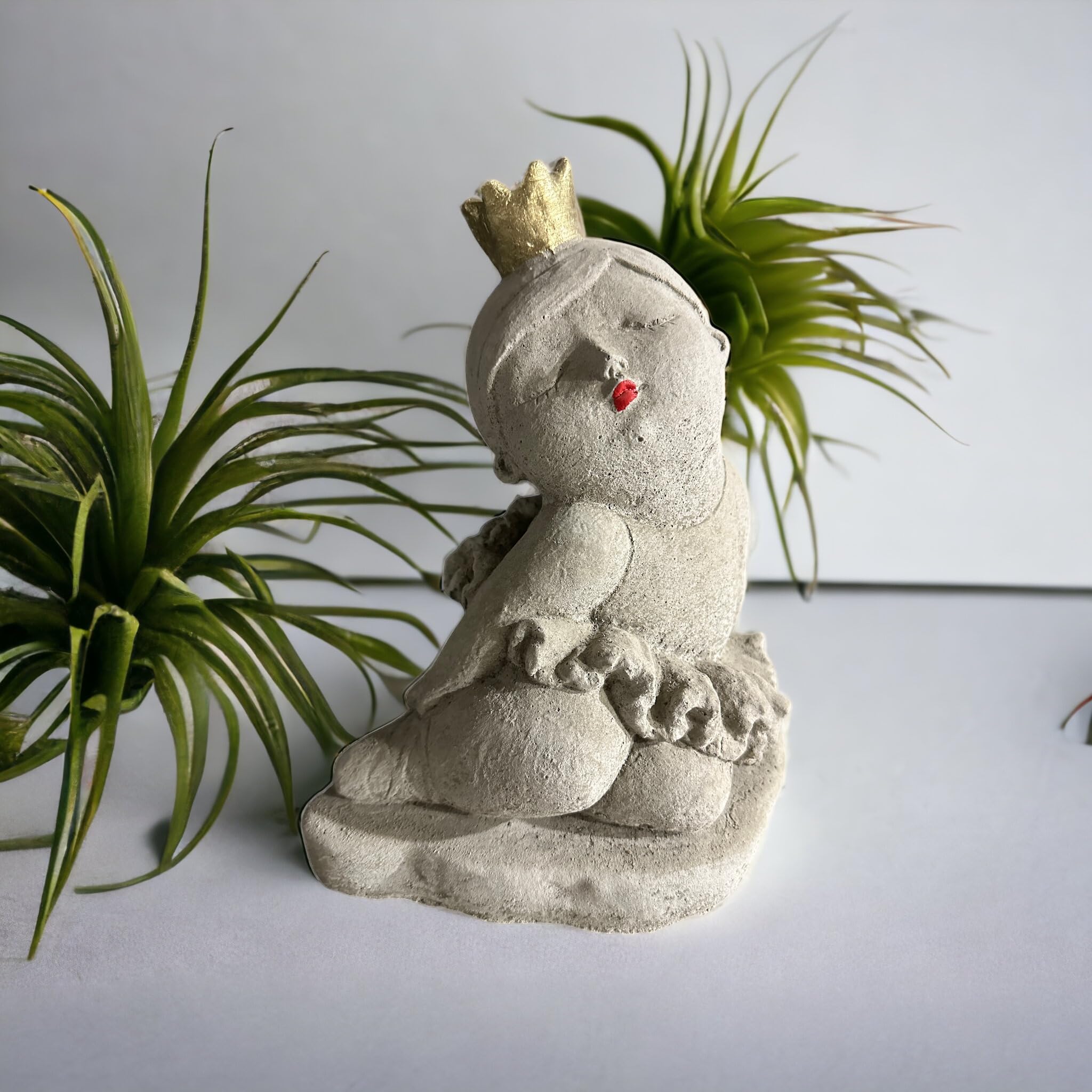 OriginalPaul Skulp & Betondesign Steinfigur Ballerina Alexandra mit Goldener Krone - Steinfiguren aus Deutschland