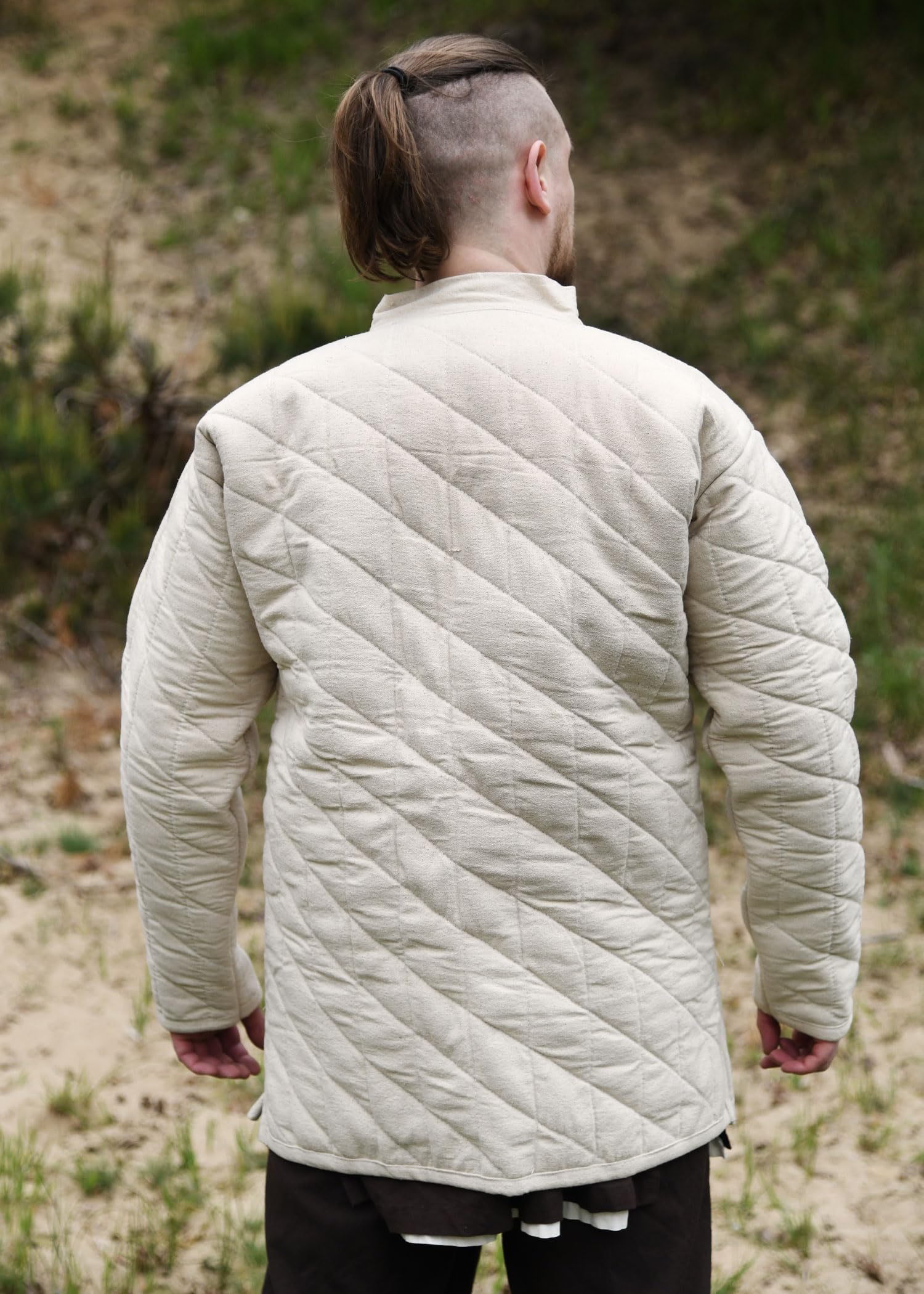 Ulfberth Starker Gambeson mit Lederriemen und Schnallen, Schwarz aus Segeltuch mit Füllung aus Wolle für Mittelalter Schaukampf LARP Wikinger - Lang