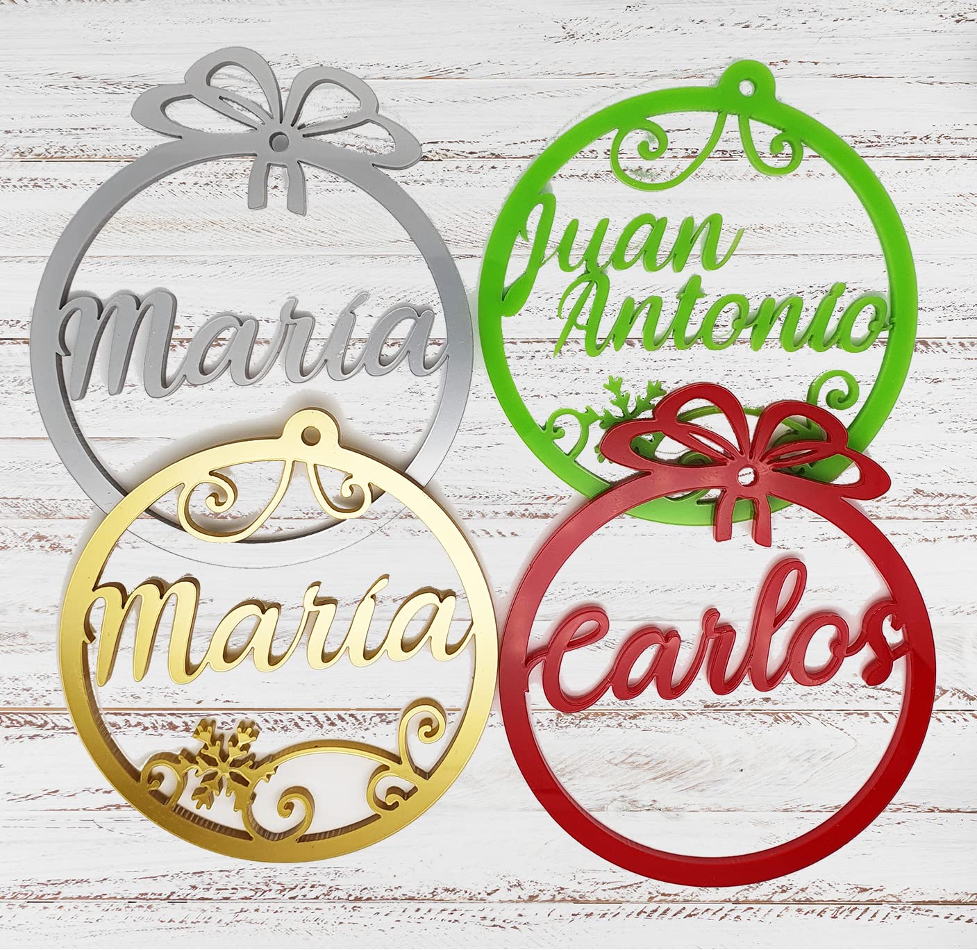 Bolas de Navidad personalizadas. Adornos Navideños de metacrilato personalizados con sus nombres de 90 mm de diámetro.