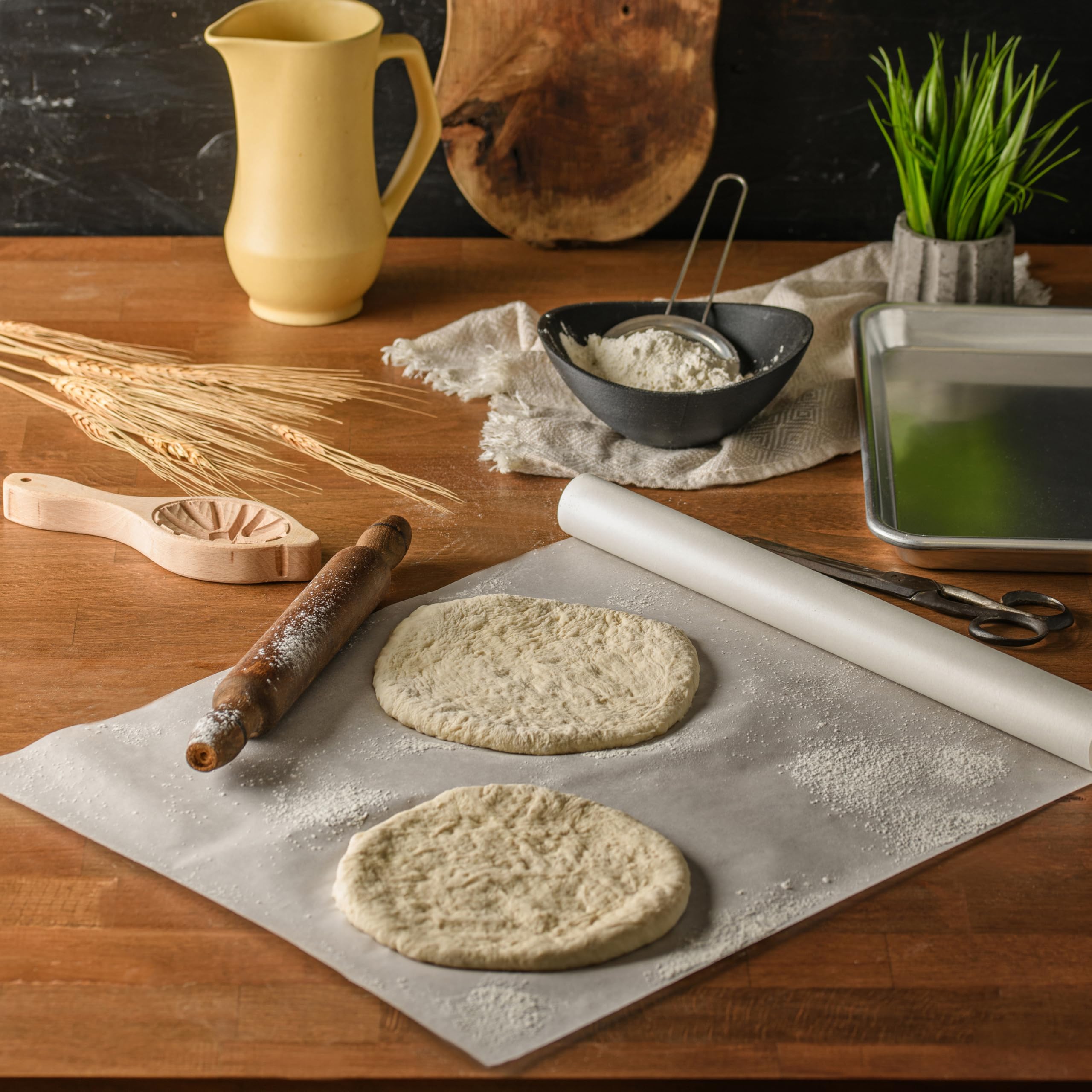 Koroplast Pişirme Kağıdı 8 mt, Helal Sertifikalı ve BPA İçermez 37cm x 8mt, Fırında Tavuk, Et, Tatlı, Börek Pişirmek için Uygun, 220 C° Yüksek Isıya Dayanıklı Fırın Pişirme Kağıdı, Yapışmaz ve Yanmaz