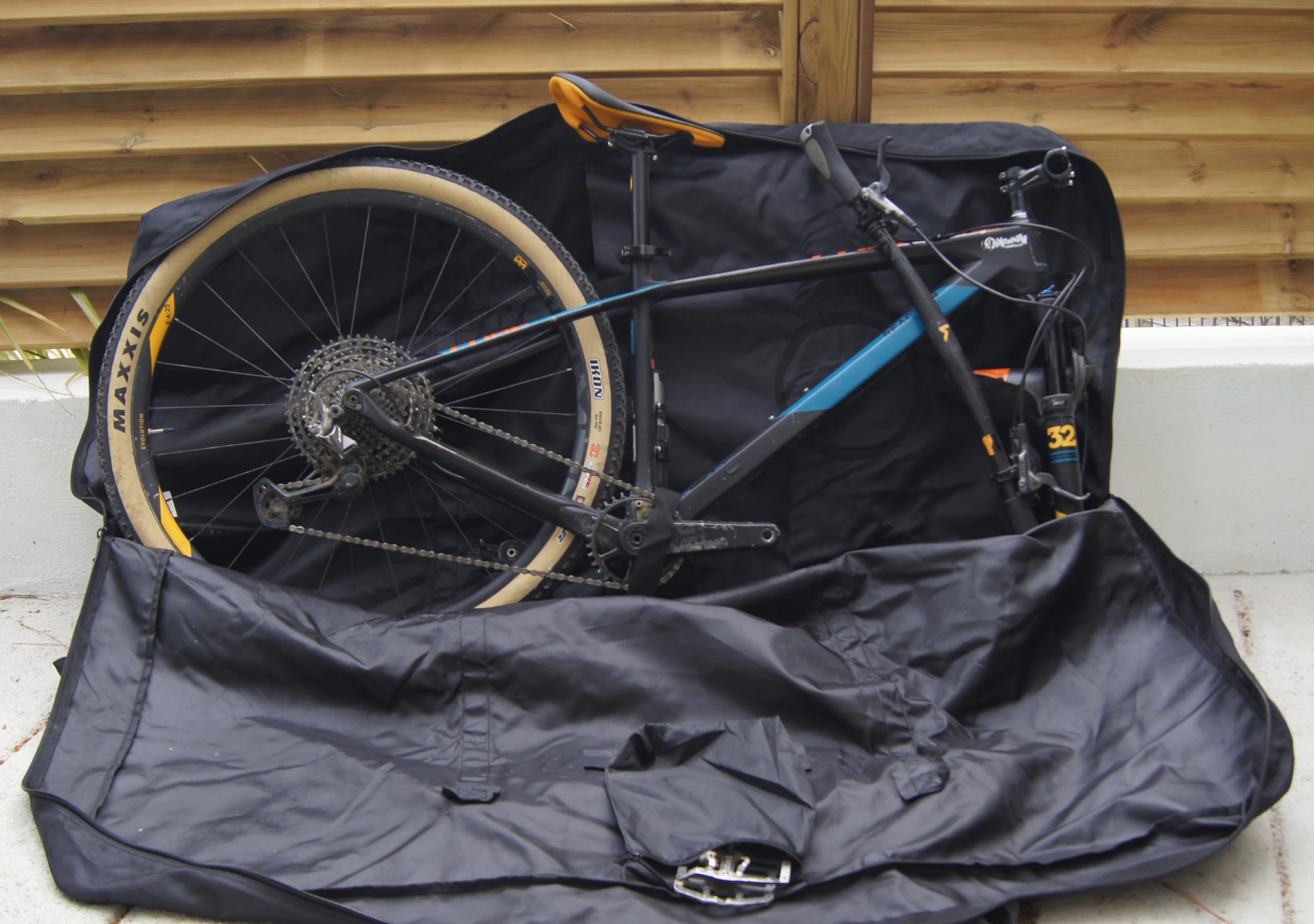 lamaki Funda para Bicicleta - Apta para Bicicletas de Carretera y Gravel, MTB de 26 a 29 Pulgadas - Ideal para Transporte y Viaje - Solo se Retirala Rueda Delantera - Bolsa Bicicleta de Nylon 1680D