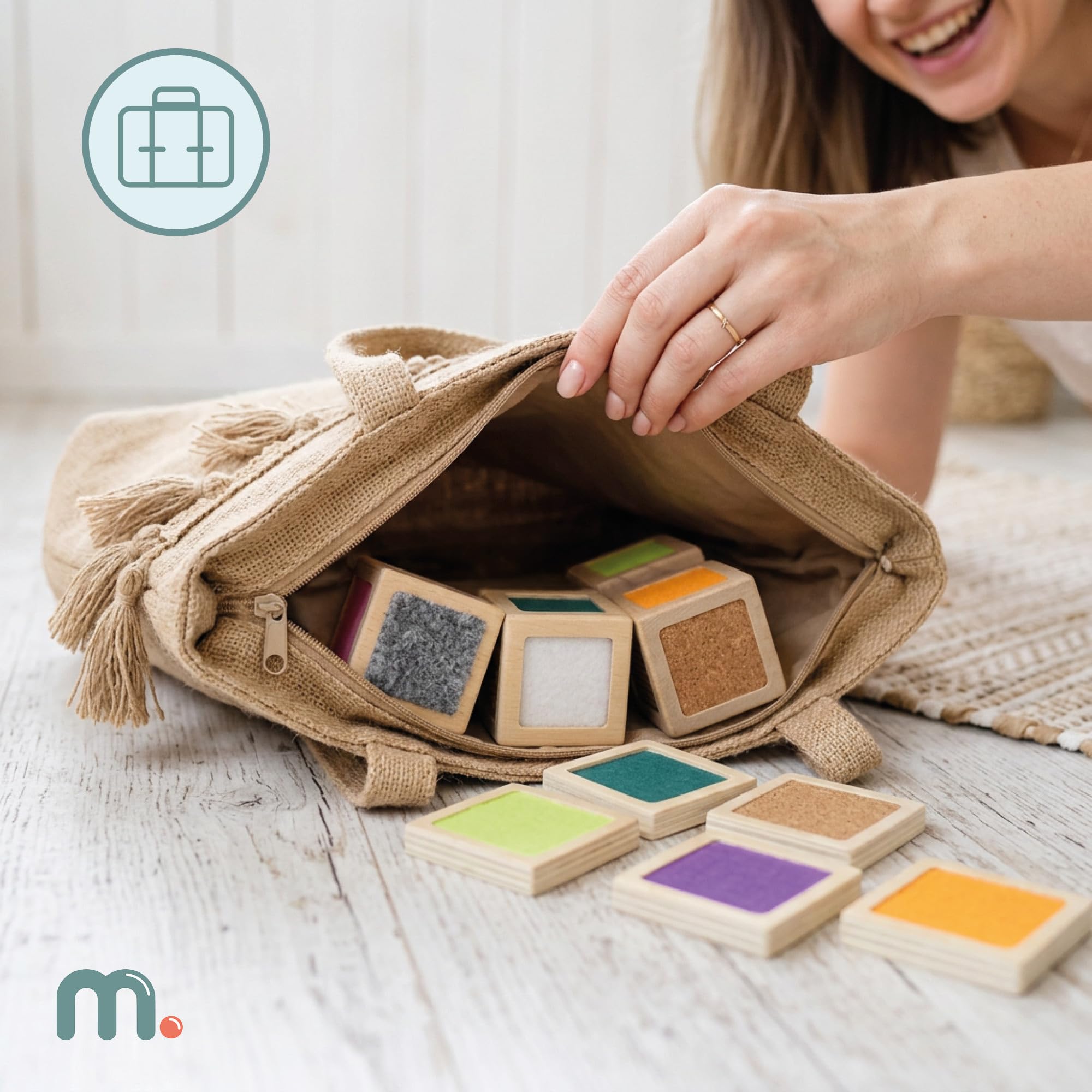 mamabrum Blocchi sensoriali in Legno Montessori, 4 cubi con 12 Texture e 12 Tessere da Abbinare, Gioco tattile educativo per Bambini da 1 Anno, Gioco Naturale per Movimento in casa