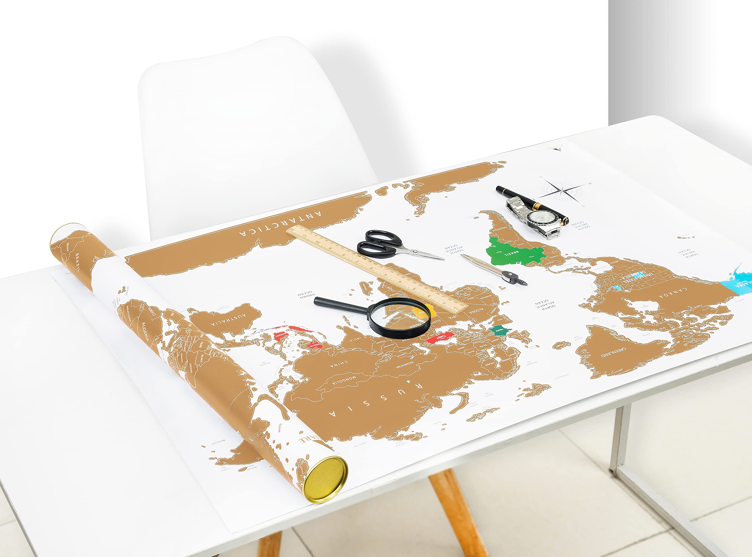 Hochwertige Rubbel Weltkarte 84x58cm - XXL Poster zum Freirubbeln, mit Rubbelchip - Rubbelkarte Welt gold, weiß - Scratch Off Map (Englisch)