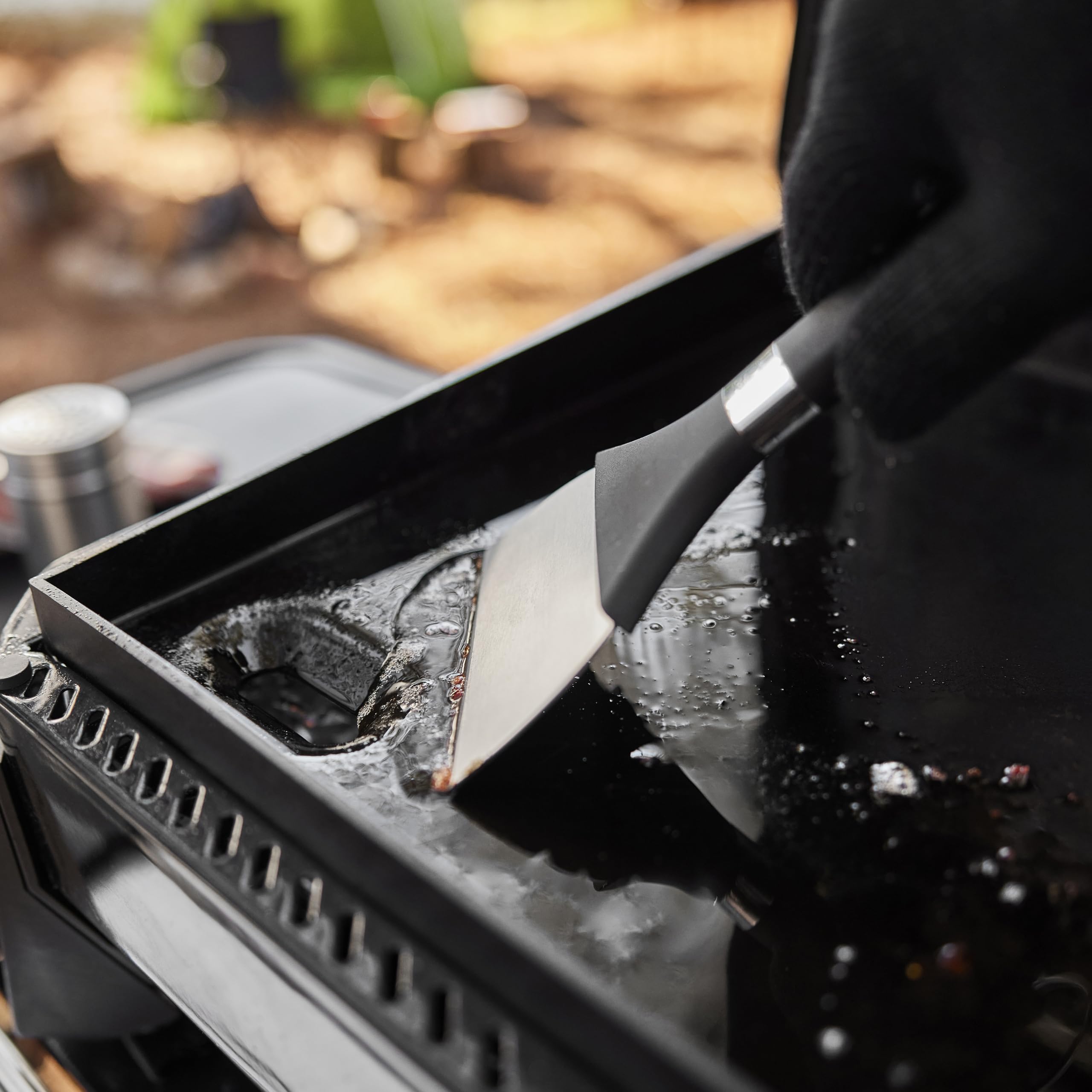 Weber Slate GP Tragbare Premium Gasgrillplatte | Gleichmäßige Hitze bis zum Rand, Bis zu 260 °C, Antihaft-Grillfläche (43 x 41 cm), Höhenverstellbare Füße, Schwarz