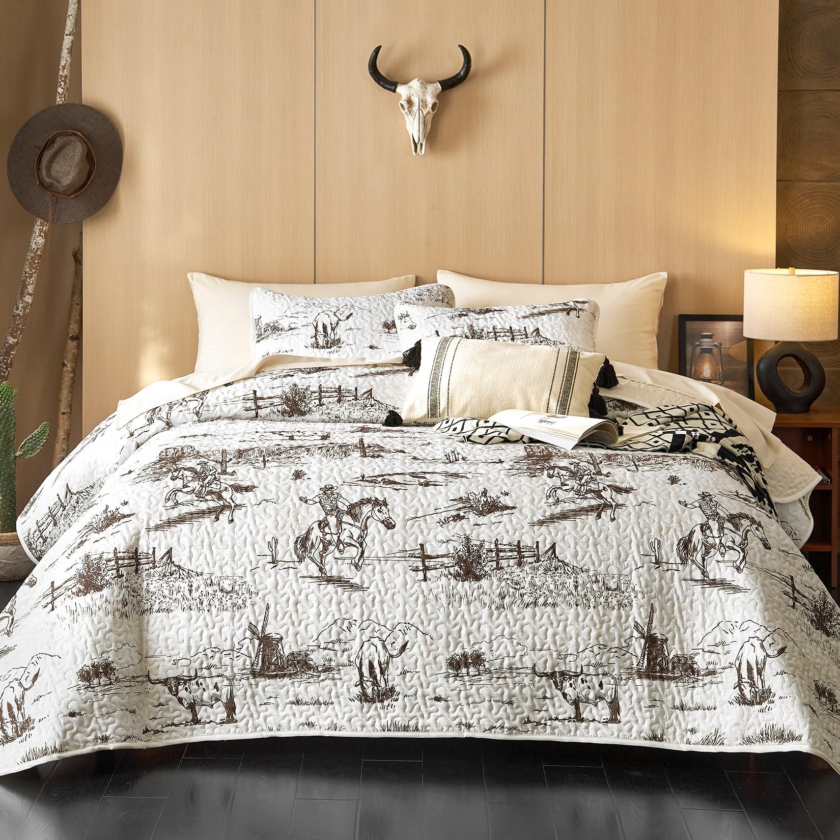 Wake In Cloud - Western Quilt Set, Rustic Ranch Life with Cowboy Southwestern Vintage Country Pattern Printed, Reversible Lightweight Bedspread Coverlet, 3 Pieces, Beige Brown, King Size