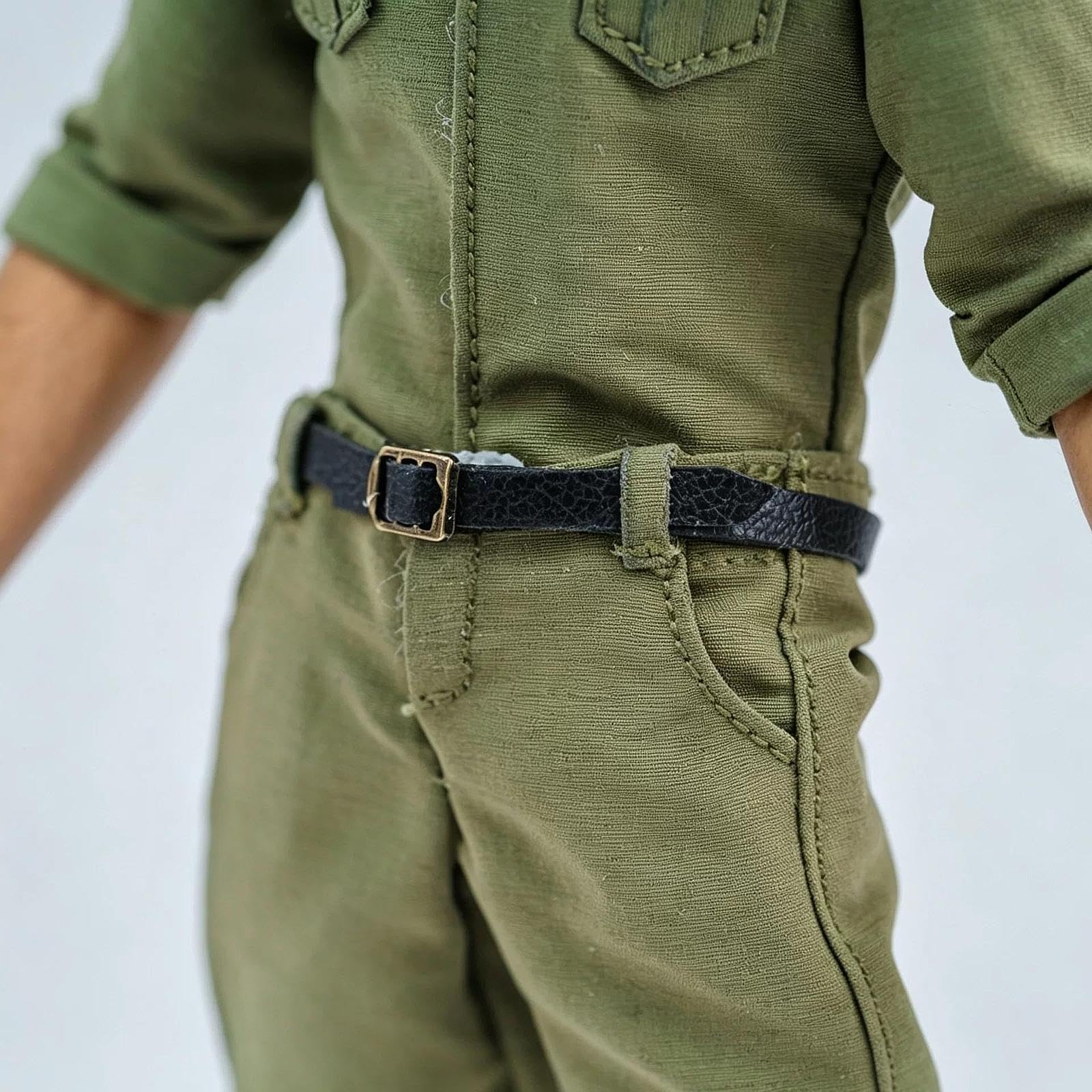 Miniatura Set Abbigliamento Bambola Camicia Pantaloni Gilet Abiti Accessori Tessuto Realistico con Cintura per Figure Azione Adatto per Collezione Reg, Verde
