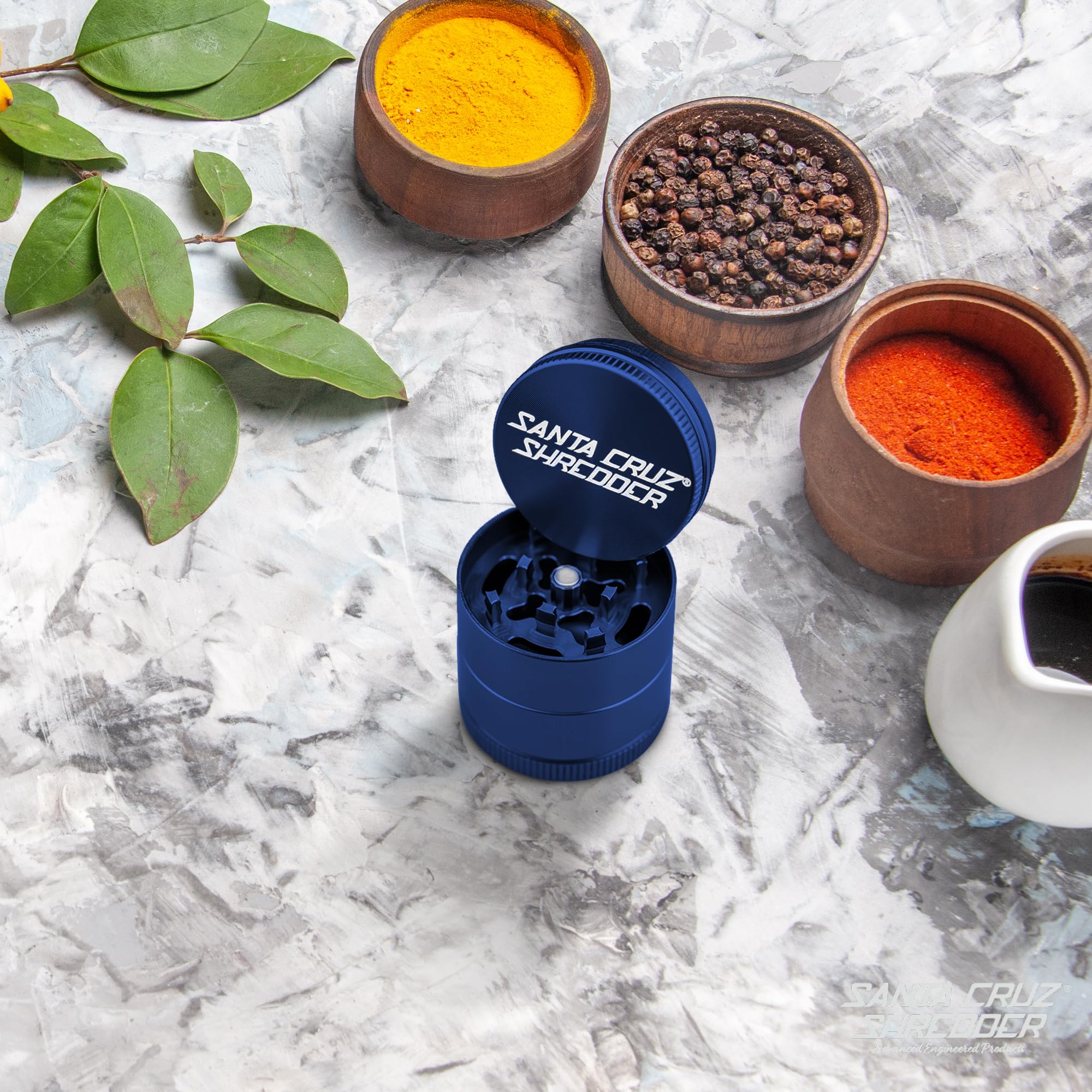 Santa Cruz Shredder Gewürzmühle aus Metall, gerändelte Oberseite für stärkeren Halt, 3-teilig, klein, 4,3 cm, Blau