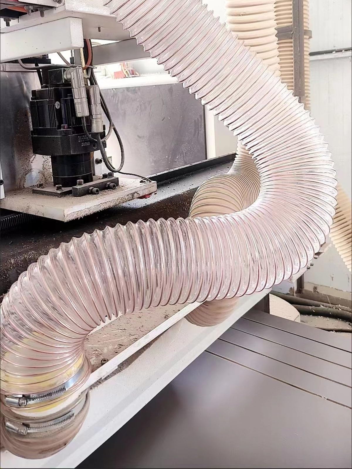 Tubo flessibile per la raccolta della polvere con bobina in filo di acciaio, ideale per la lavorazione del legno e la movimentazione di materiali