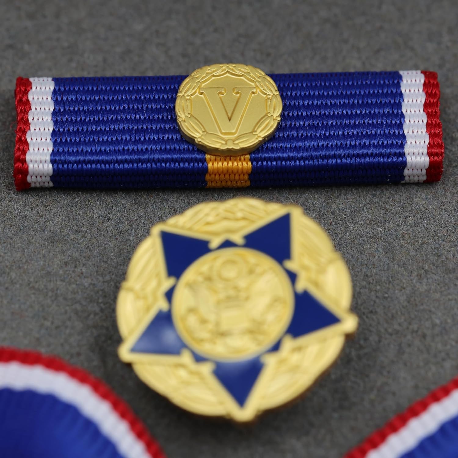 U.S. Public Safety Medal of Valor Reproduction Set – Full-Size Medal, Ribbon Bar & Lapel Pin, Presentation Case