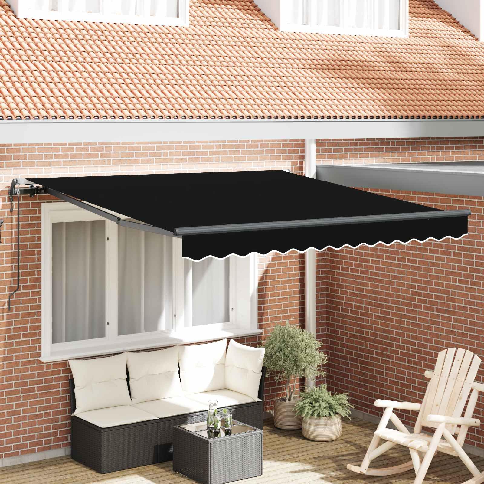 Store extérieur en tissu pour ombrager le jardin lors des repas d'été