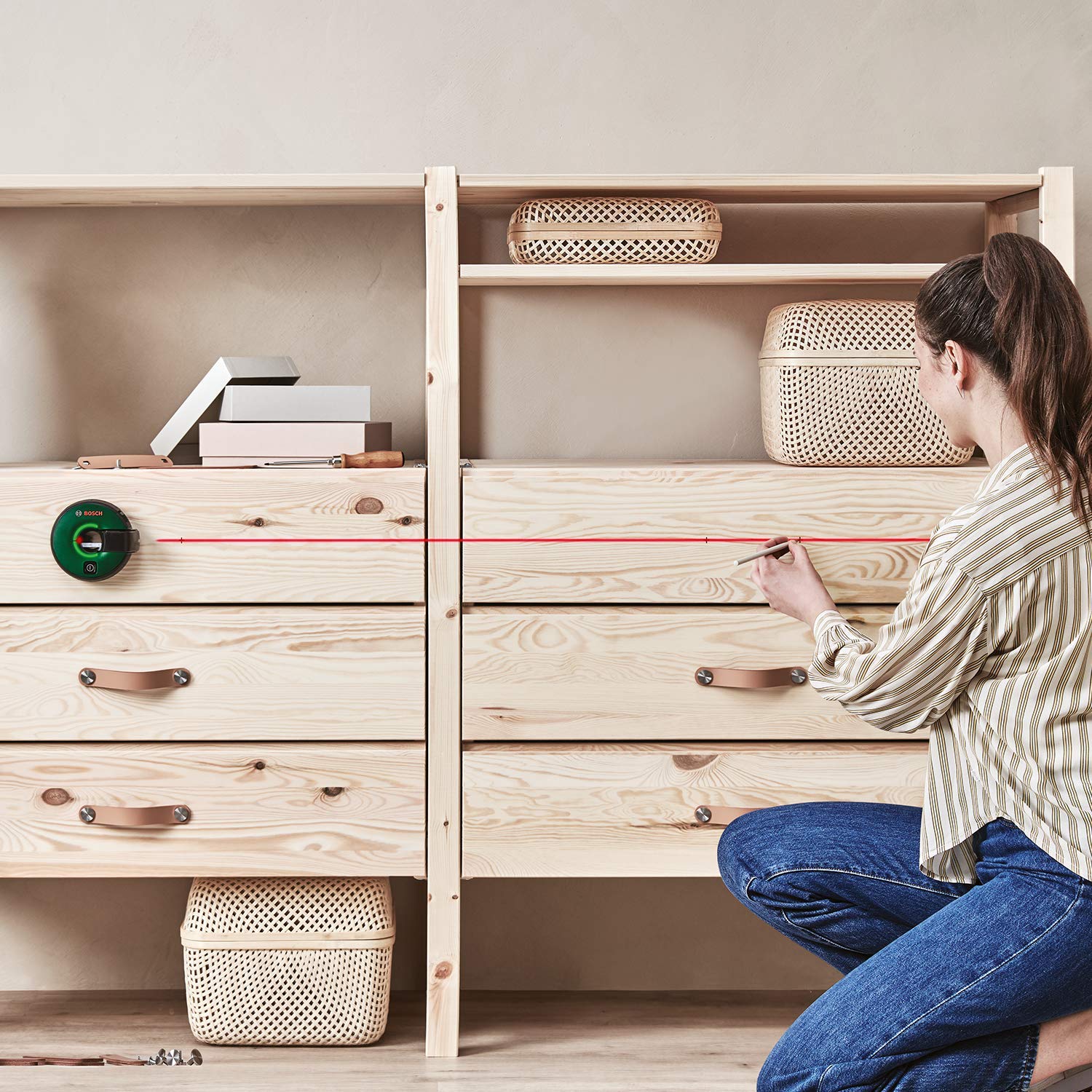 Bosch nivel láser 2 en 1 Atino con cinta métrica incorporada (alineación horizontal o vertical gracias al acoplamiento sencillo en superficies blandas y duras)