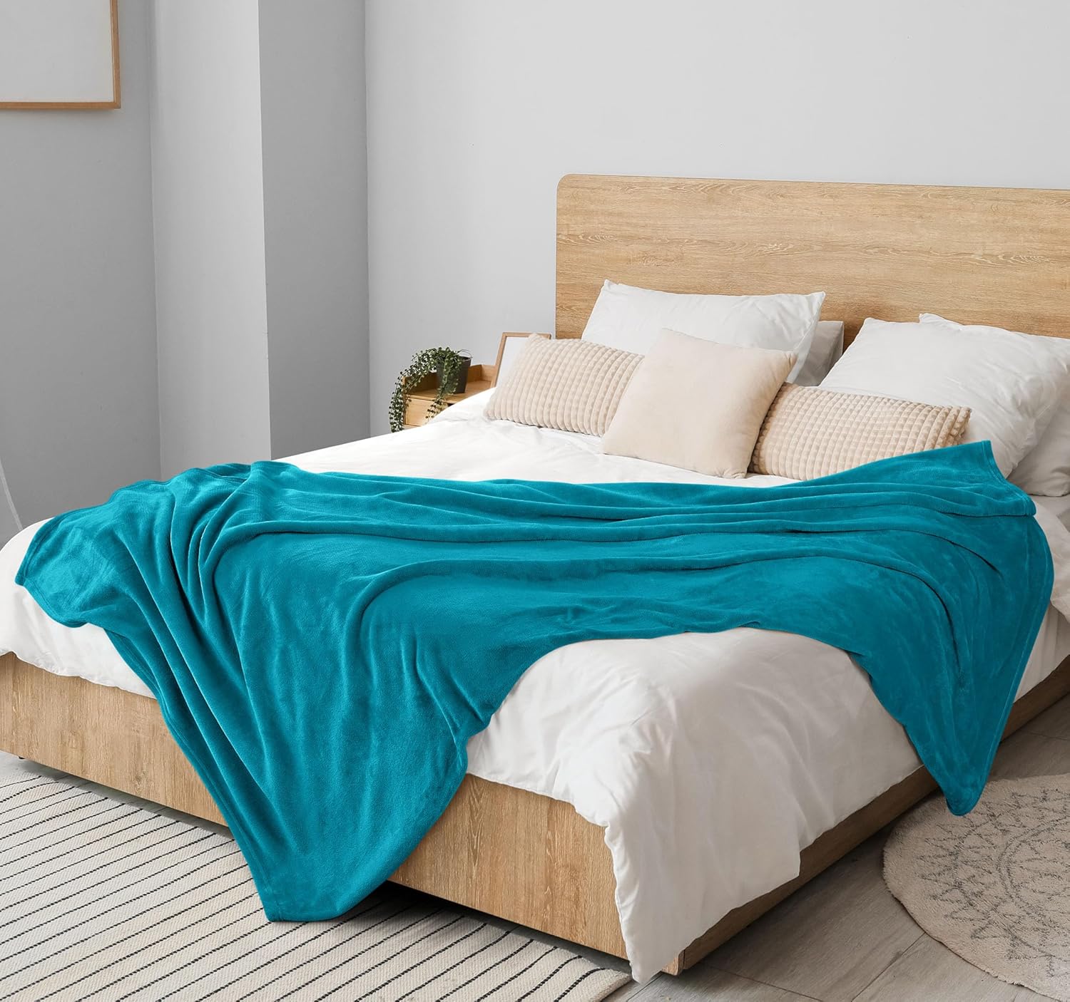 Utopia Bedding Turquoise Fleece Blanket Throw Size Lightweight Fuzzy Soft Anti-Static Microfiber Bed Blanket (60x50 Inch) - Image 7