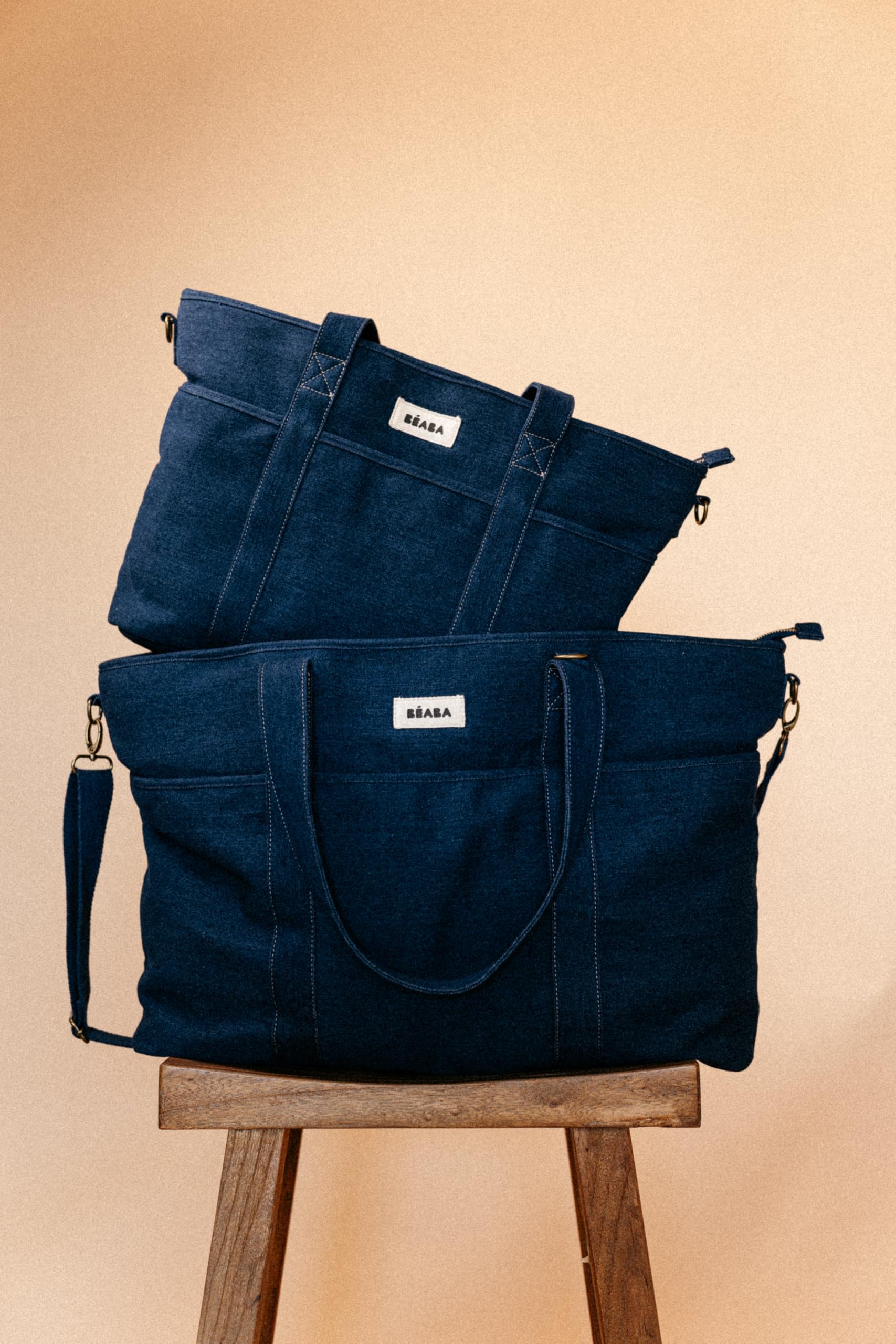 Béaba, Wickeltasche Madrid Modular 22L, großer Tote Bag, Baby-Wickeltasche für Eltern mit 11 Fächern, Isoliertasche, Kinderwagenbefestigung, Wickelunterlage, Denim