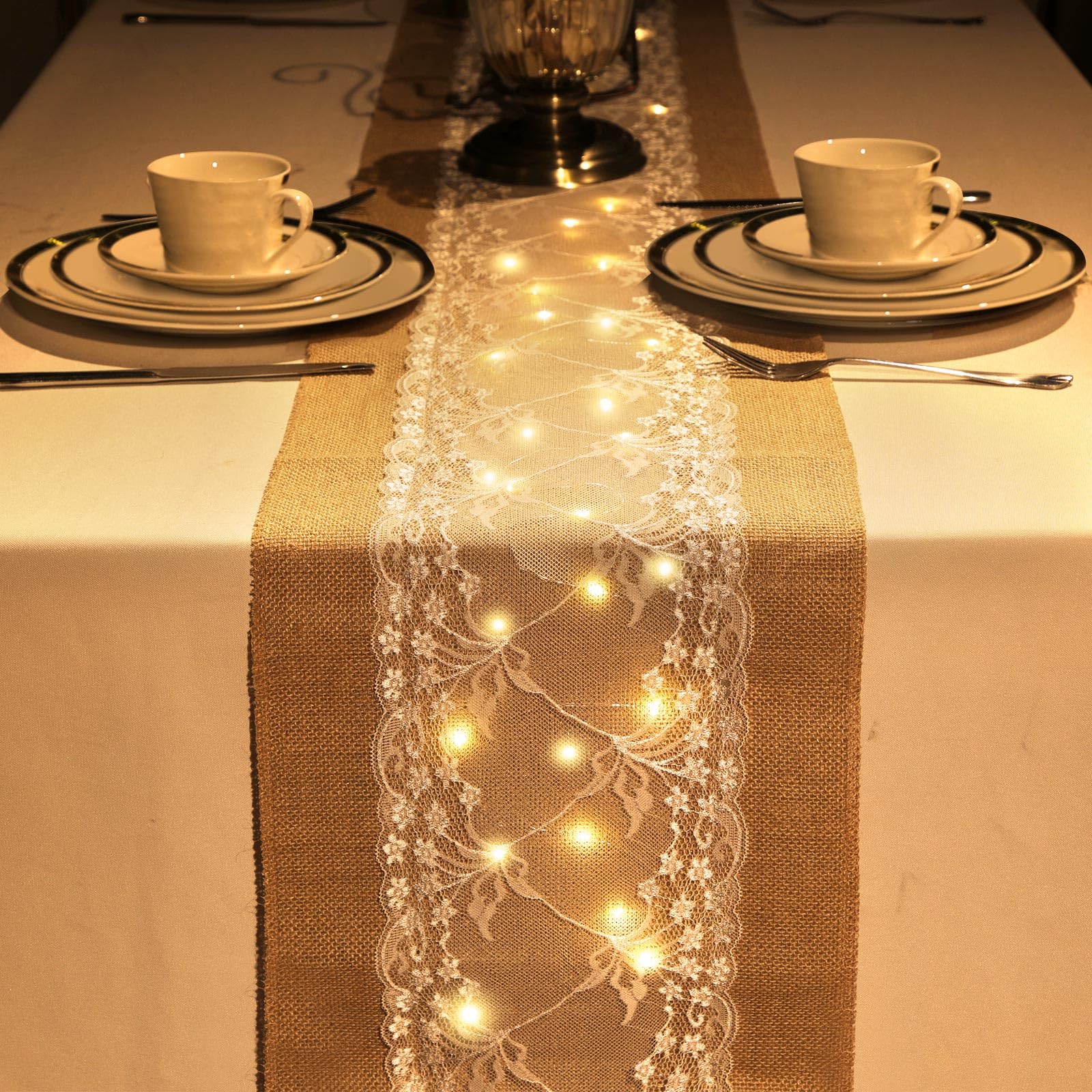 Xinnun Lot de 6 chemins de Table en Toile de Jute avec guirlandes Lumineuses à Del en Dentelle Rustique Naturelle et bohème pour décoration de Mariage de Style Ferme, Thanksgiving (Tendance, 30,5 x