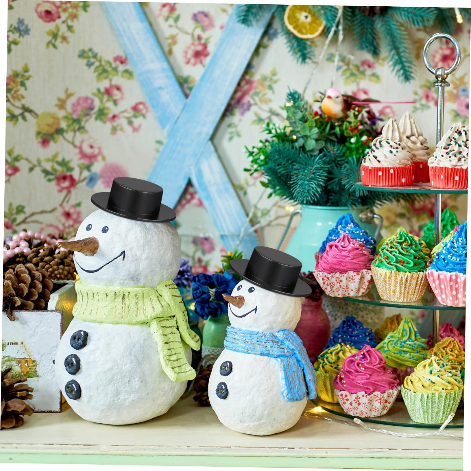50 Pezzi Mini Cappelli in Plastica Neri per Decorazione Bambole e Lavoretti Natalizi Materiale Fai da Te per Casa e Festa