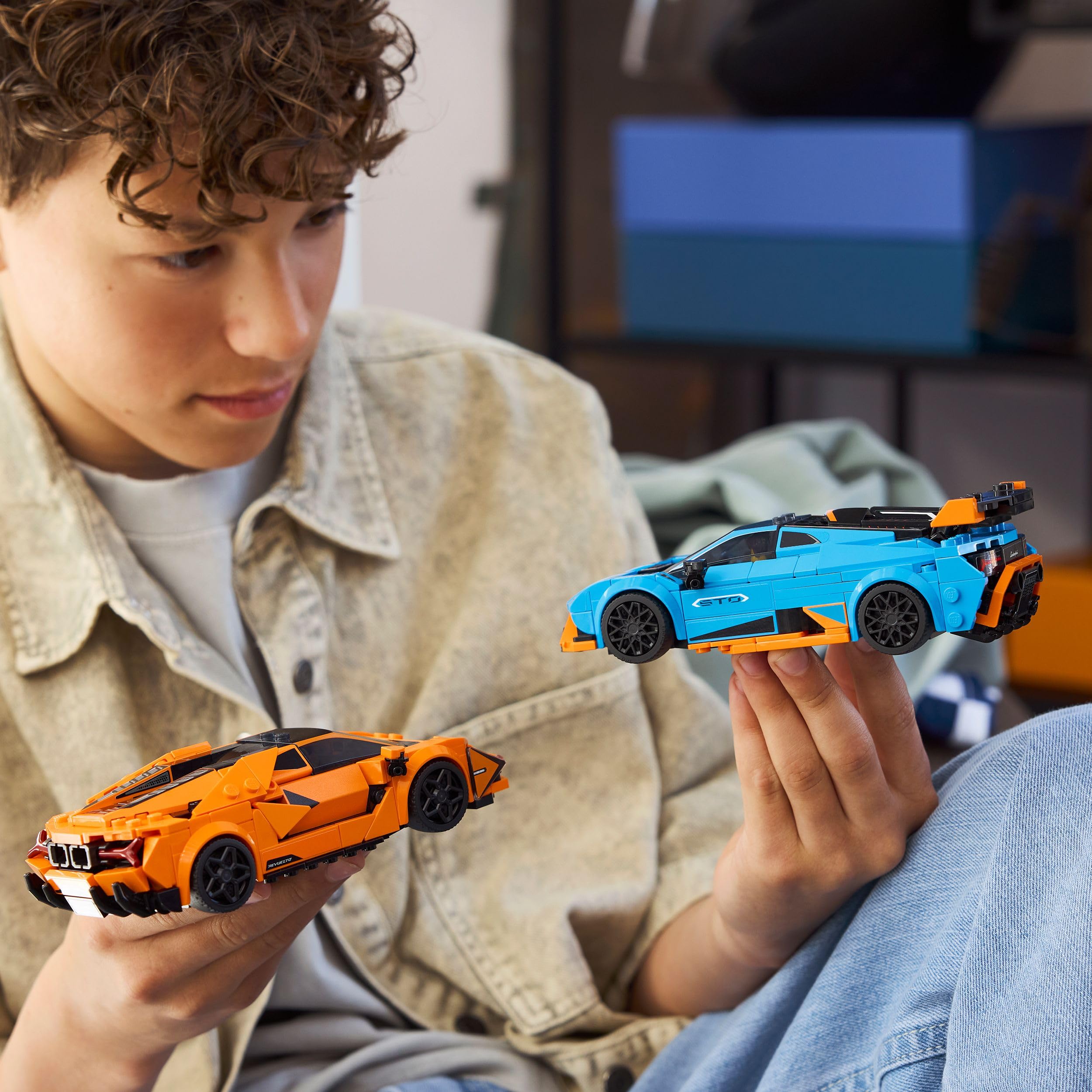 LEGO Speed Champions Lamborghini Revuelto y Huracán STO - Maquetas de Coches de Carreras de Juguete con 2 Minifiguras de Pilotos - Regalo de Cumpleaños para Niños de 10+ Años 77238