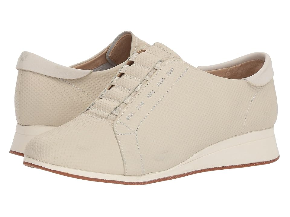 

Hush Puppies Evaro Slip-On Oxford (Ivory Embossed Leather) Women's Slip on Shoes