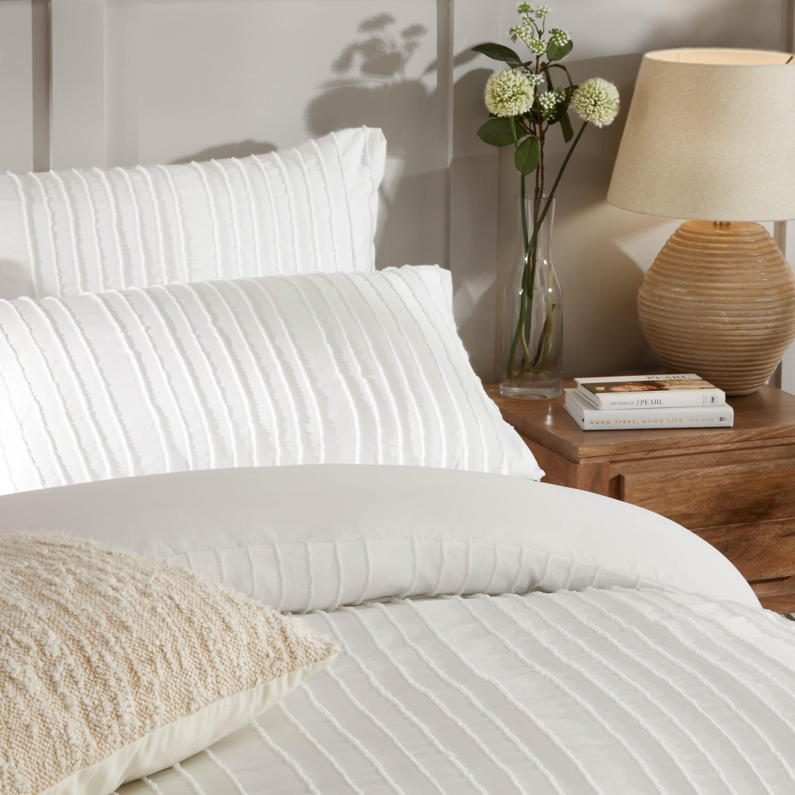 furn. Duvet Day Harrison Stripe Copripiumino – Design Minimale Trapuntato Con Tessuto Morbido Al Tatto E Finitura Di Facile Manutenzione (Bianco - Doppio)