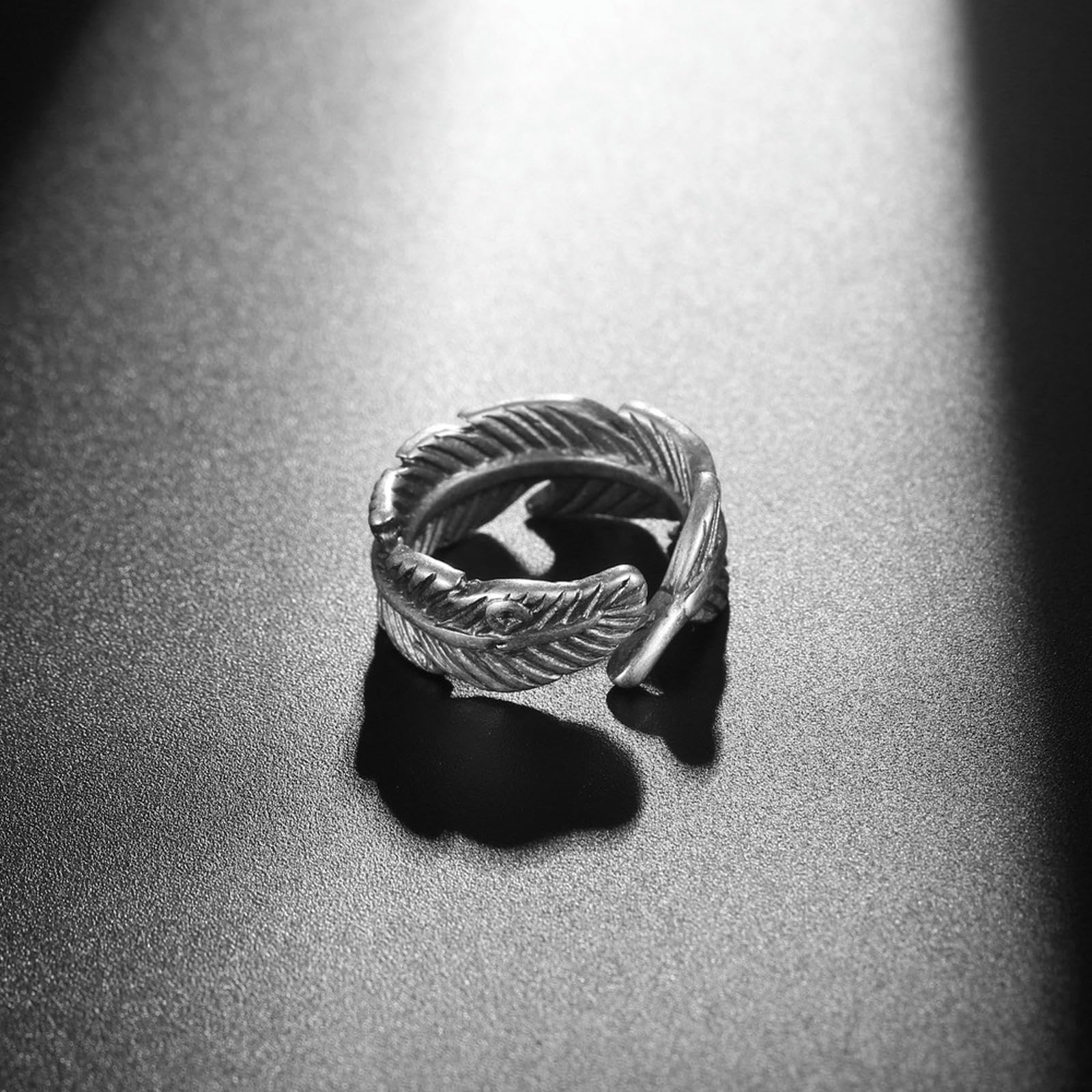 Gothic-Federring aus Titanstahl, Antik-Weiß-Bronze-Finish, Pinky-Stapelband für Herren, Vintage-Schmuck, Geschenk