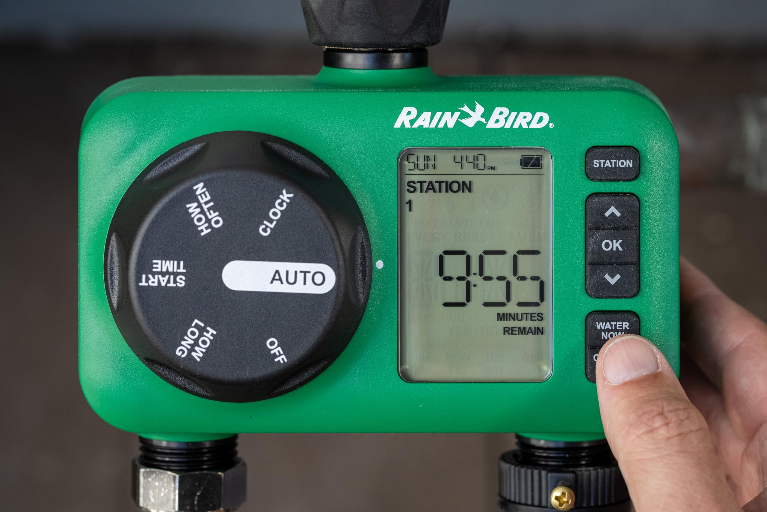 Rain Bird HET200 Elektroniczny cyfrowy timer do nawadniania/nawadniania, zasilany bateriami, gwint węża ogrodowego 3/10.2 cm, wytrzymały mosiężny wlot, 2 gniazda/porty