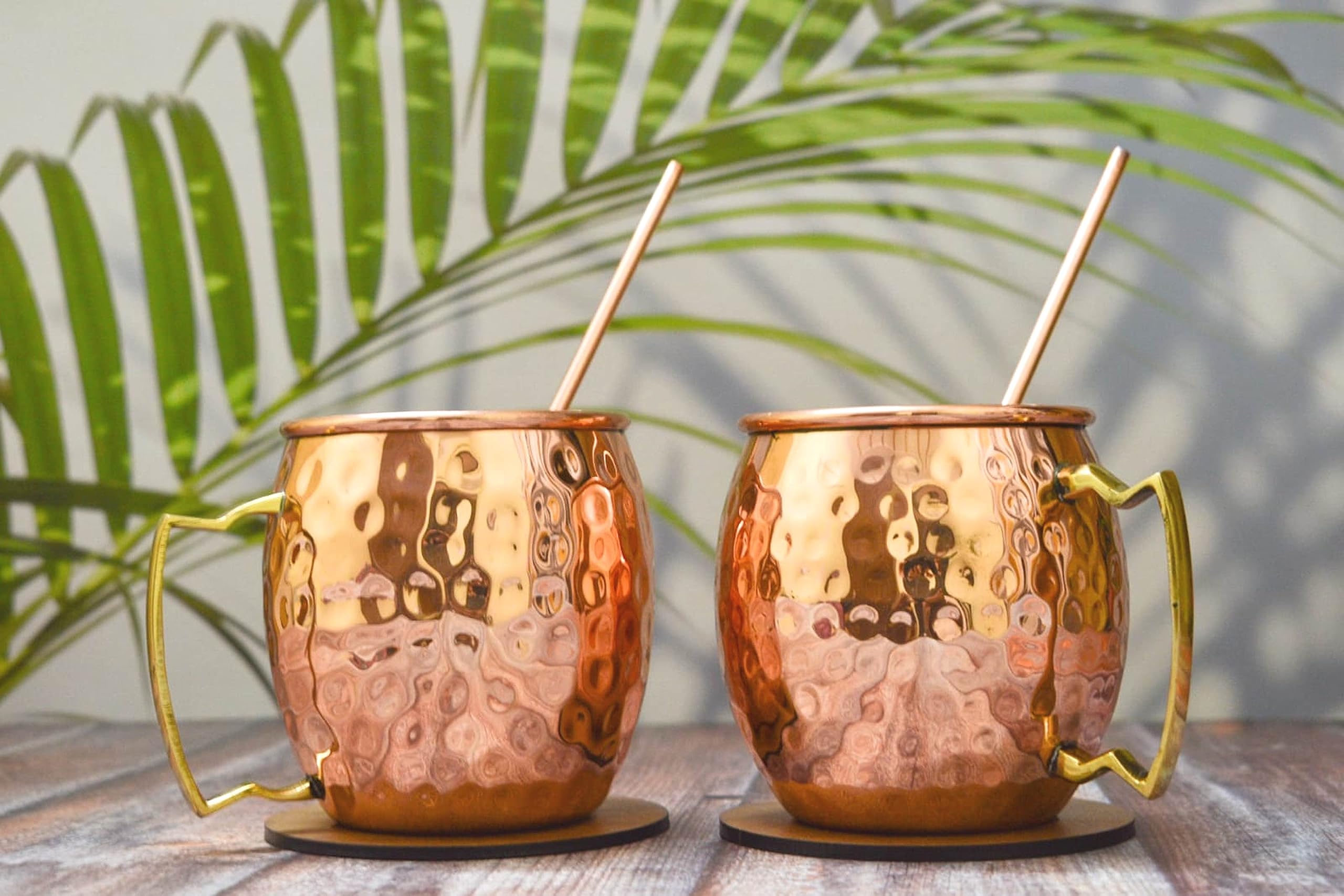 Juego de vasos Moscú Mule de 16 onzas | Juego de copas de cóctel | 100% cobre con mango de latón | Vasos de cobre (Juego de 2 vasos - Mango de latón (2 posavasos, 2 pajitas gratis)