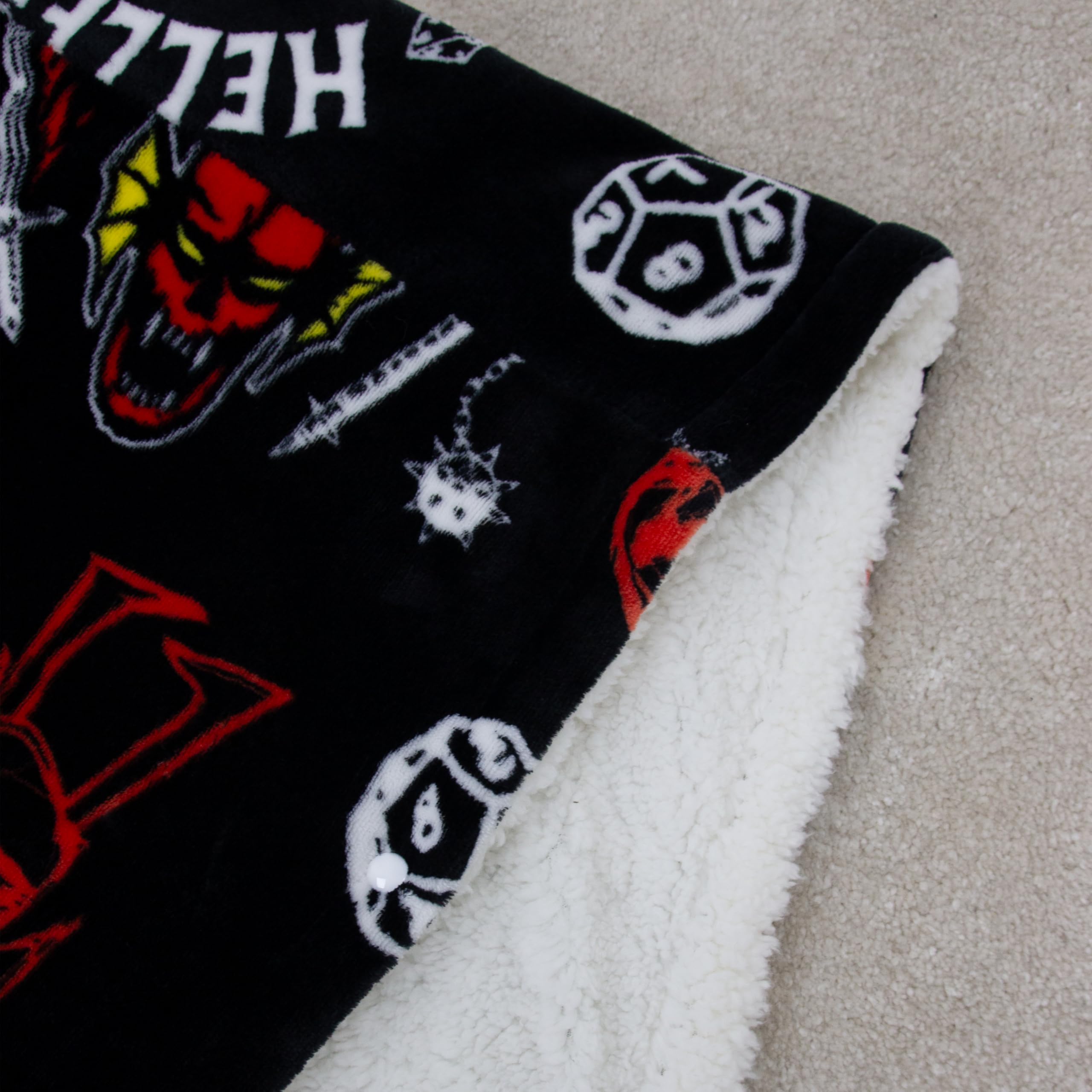 Stranger Things Poncho de forro polar con capucha oficial | Forro polar con capucha súper suave y cálido, diseño demagorgon | perfecto para el hogar, dormitorio, fiestas de pijamas y camping |