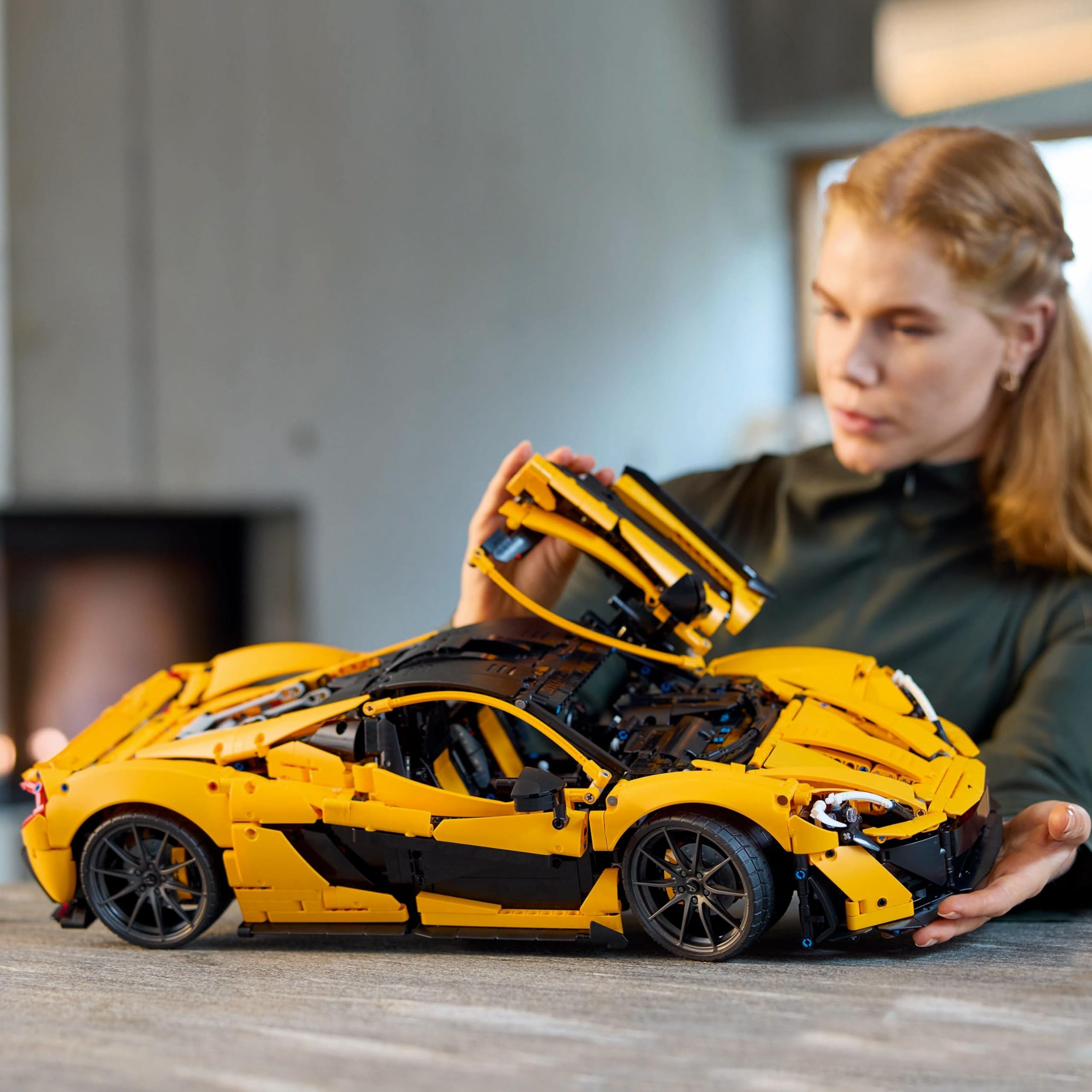 LEGO Technic McLaren P1 Hiperauto, Set para Adultos, Regalo para