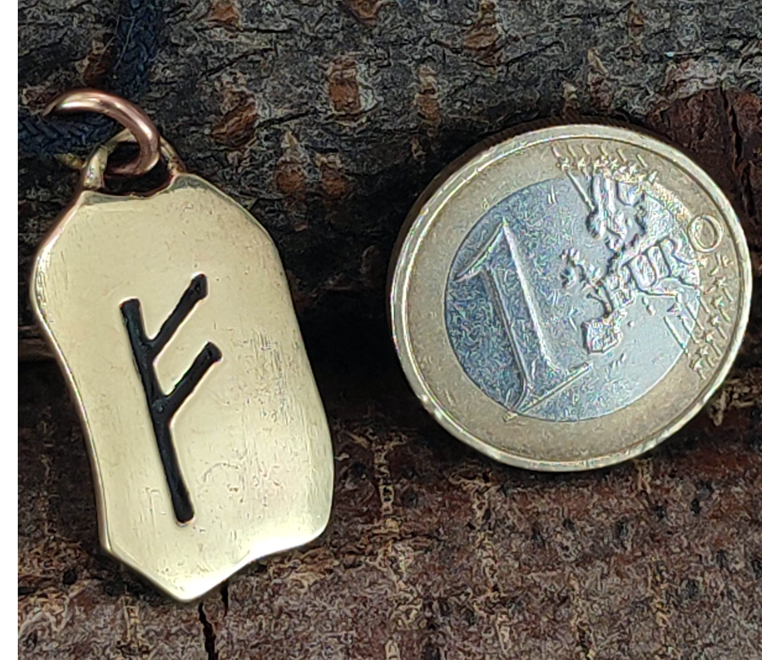 Kiss of Leather Colgante Fehu runas de bronce n° 87, Bronce