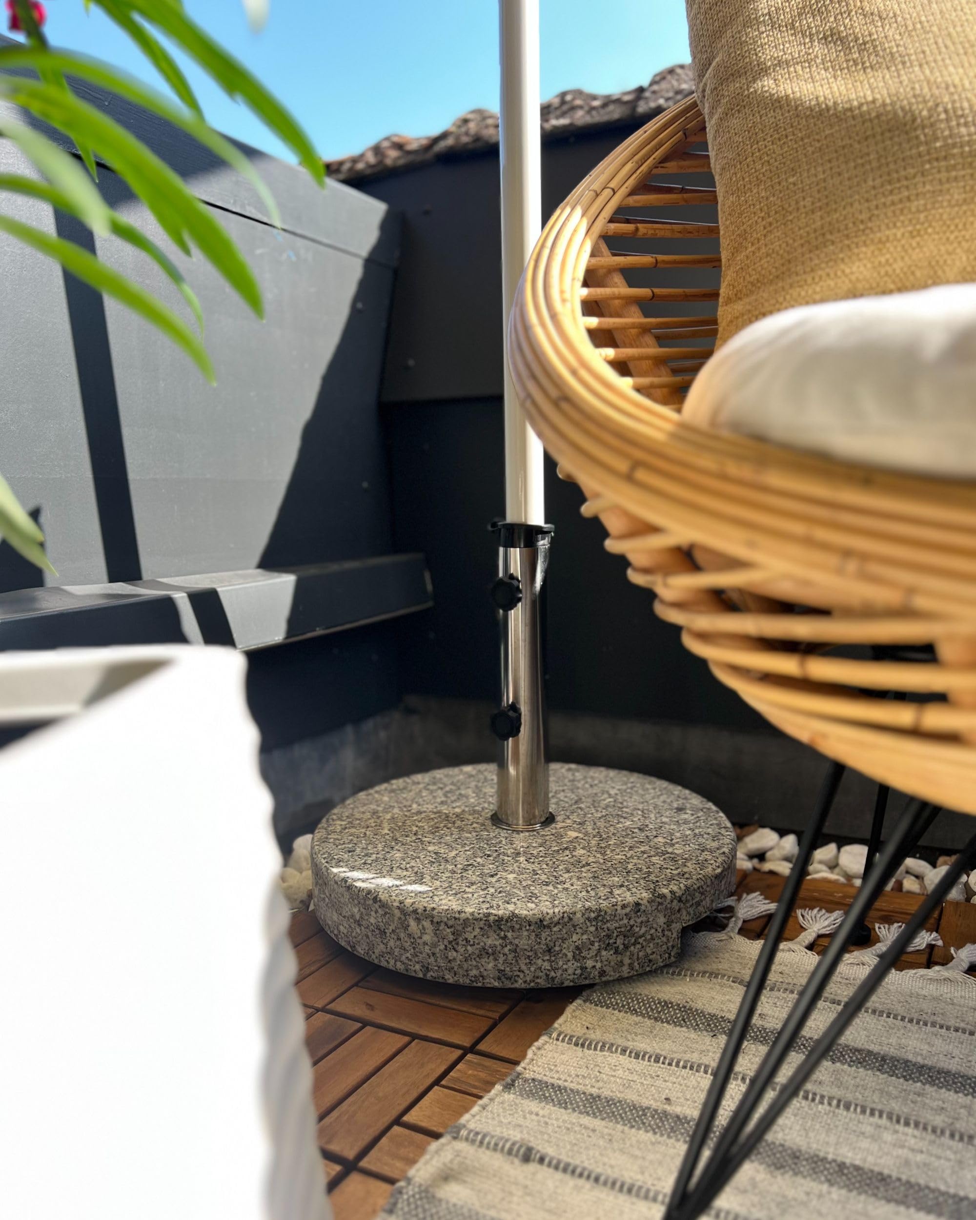 Kamienna podstawa pod parasol ogrodowy ⌀ 45 cm 30 kg okrągła granitowa stal nierdzewna szara Cerzeto