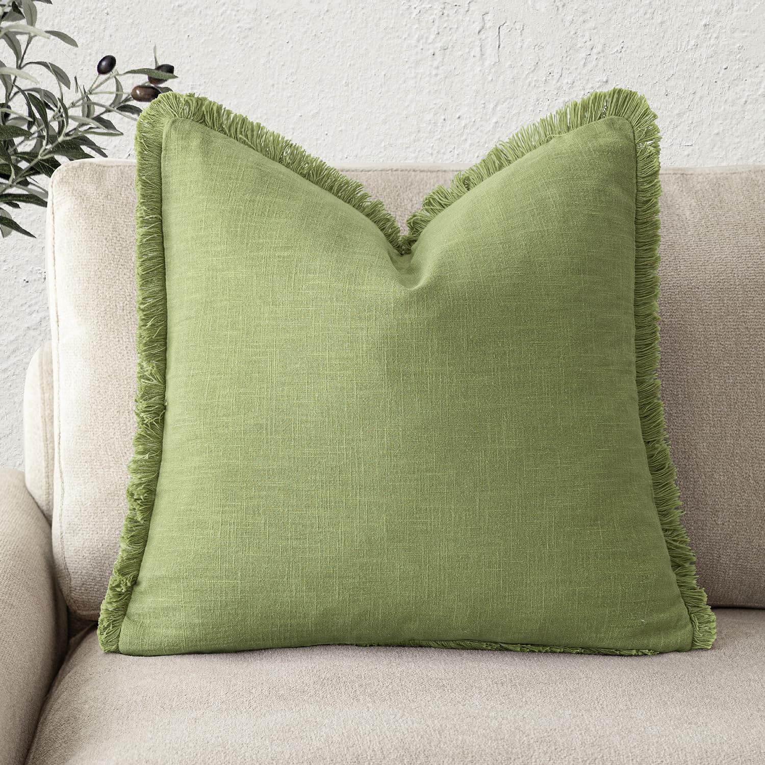 Foindtower Decorative Linen Fringe Throw Pillow Covers Cozy Boho Farmhouse Cushion Cover with Tassels Soft Accent Pillowcase for Chair Sofa Bed Living Room Home Decor, 18×18 Inch,1PC,Lush Green