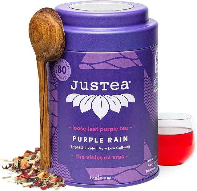 JusTea PURPLE RAIN | Tea purple feuille libre en étain avec cuillère à thé sculptée à la main 40+ Coupes (80g) | Très faible caféine , Prix-gagnant , Commerce équitable , Non-OGM