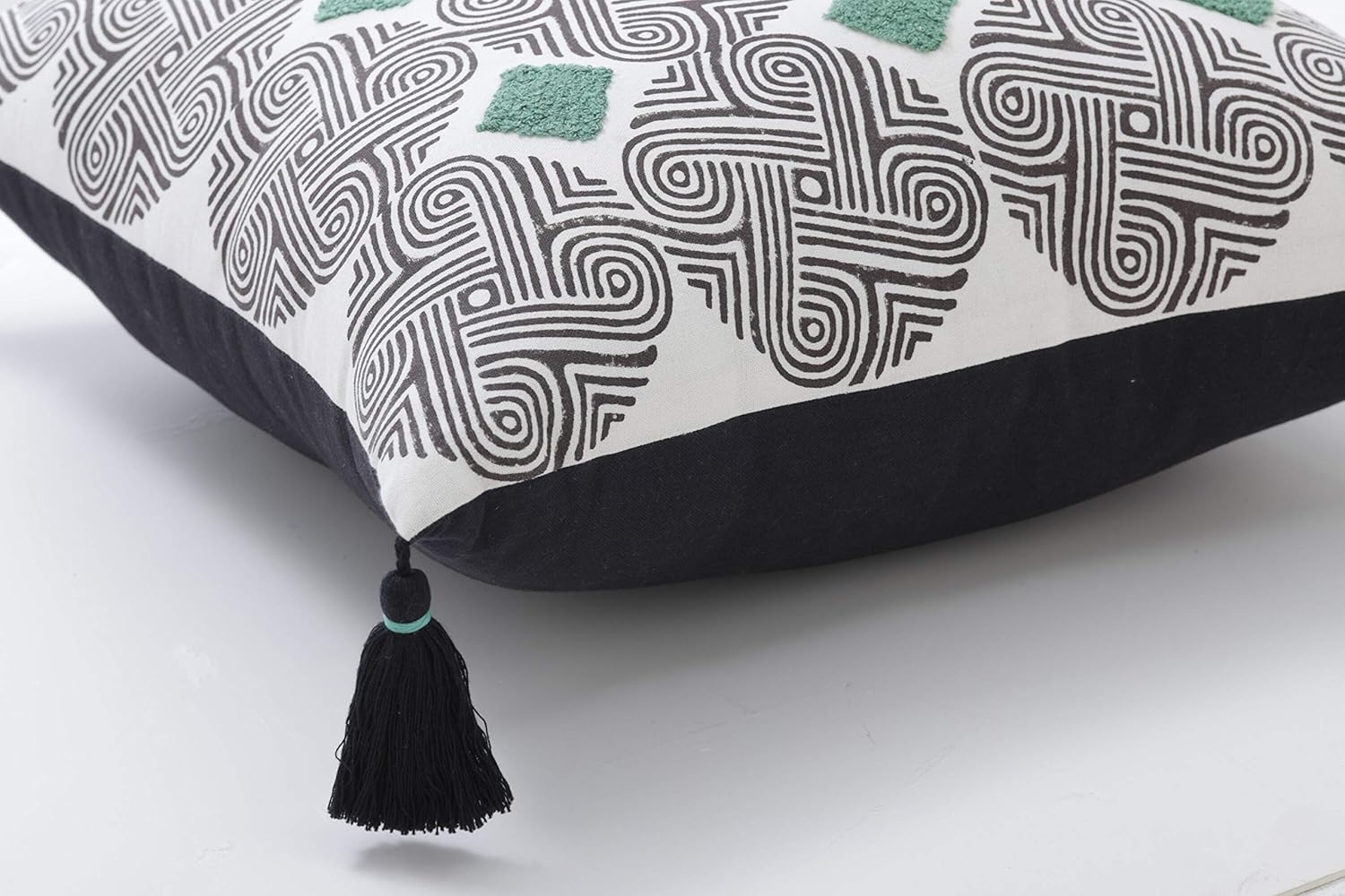 Pillow Perfect Indoor Hiawatha Green 18 Inch Throw Pillow, 18 X 18 X 5