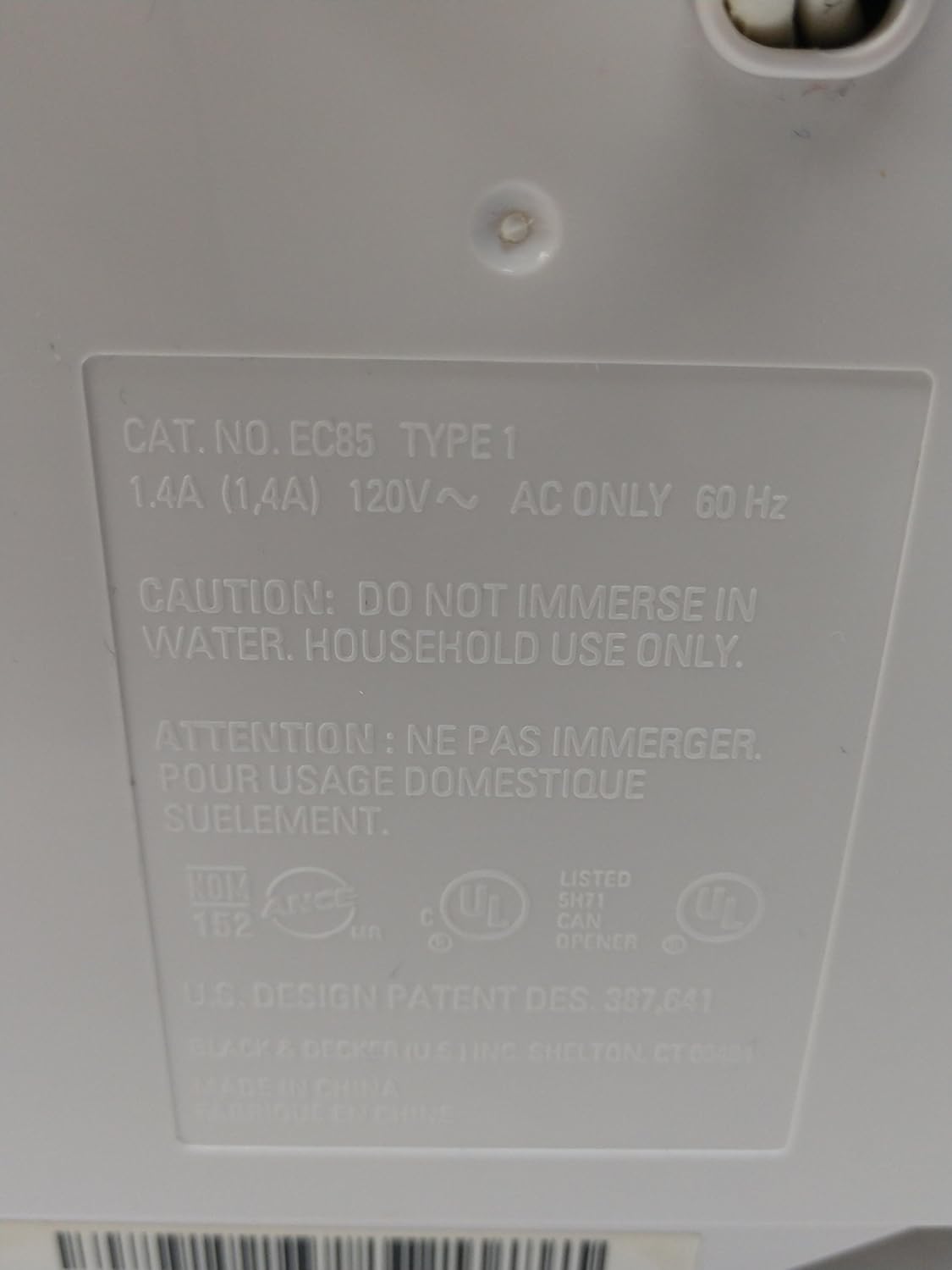 Metter il fondo a view of Black+Decker Spacemaker Can Opener showing model number EC85 and electrical specifications