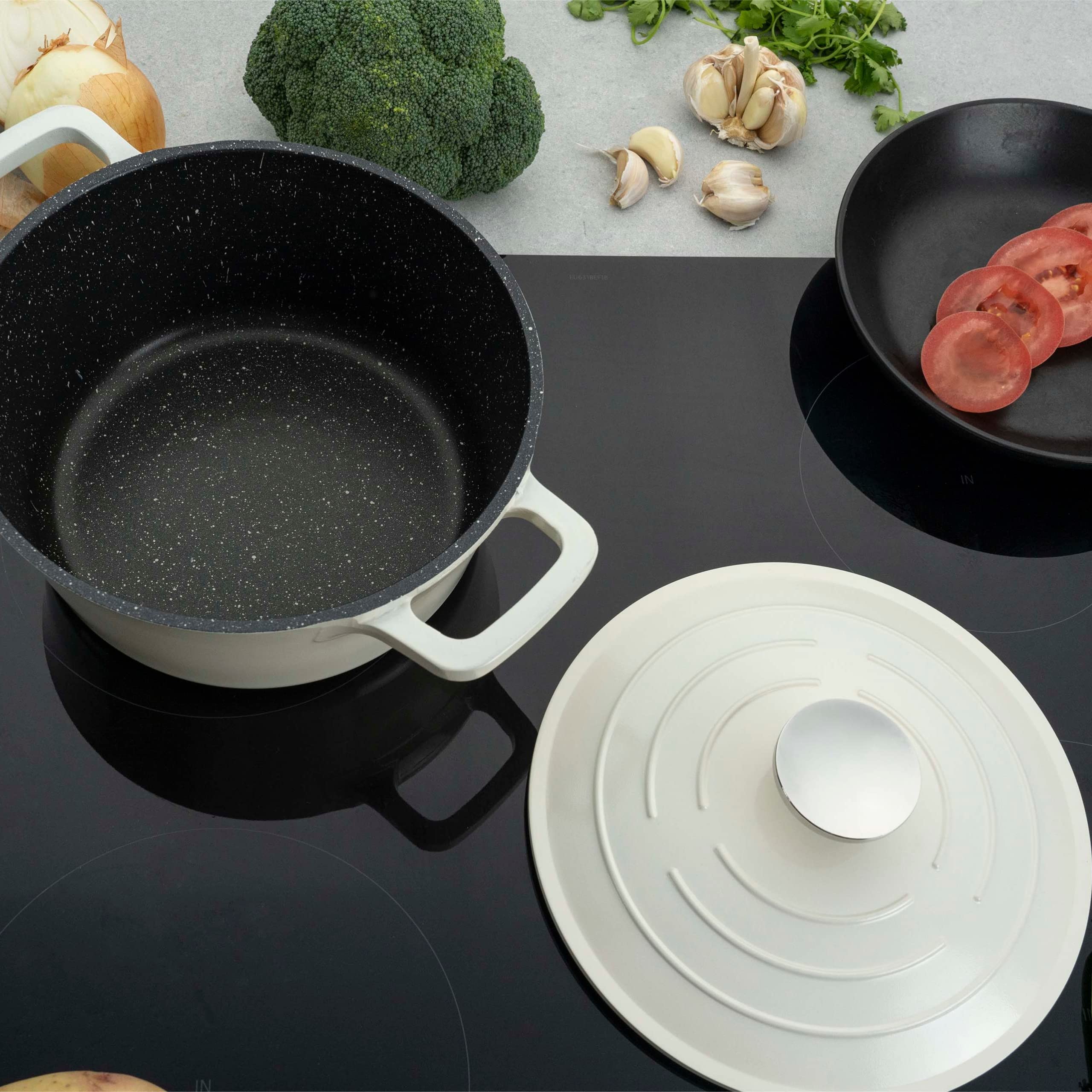 Cacerola Ovalada, Cazuela, Negra, Aluminio Fundido, 32cm Diámetro, Capacidad de 5,8 Litros, Con Tapa, Apta Para Hornos y Placas de Cocción, XO-632BK