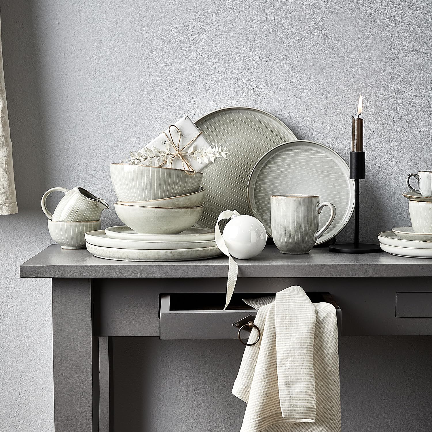 BUTLERS Teller 8er Set Geschirrset HENLEY Steinzeug Geschirr Set 8-tlg. Tafelservice | Teller 21cm Speiseteller 27cm | Landhausstill reaktive Glasur | Mikrowellen- & spülmaschinenfest