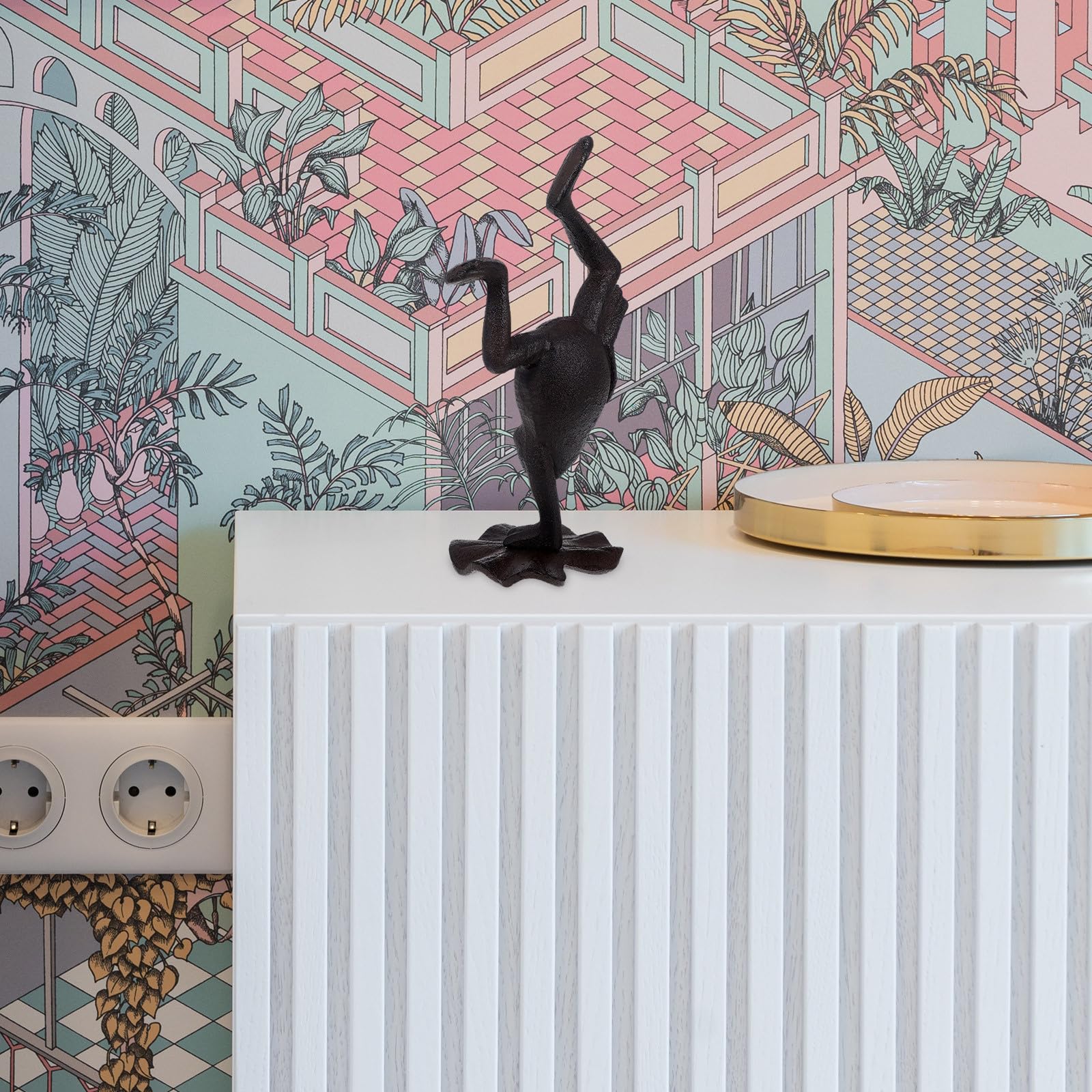 UKCOCO Retro Gusseisen Frosch Figur im Yoga Stil Einzigartige Umgedrehte Froschdeko für Garten und Zuhause Kunstvolles Vintage Miniatur Tierornament in Schwarz