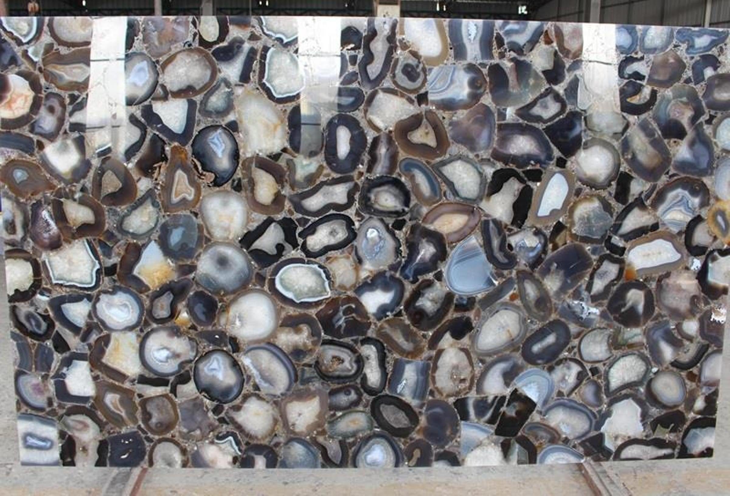 Dessus de table d'appoint de canapé en agate véritable et époxy de luxe