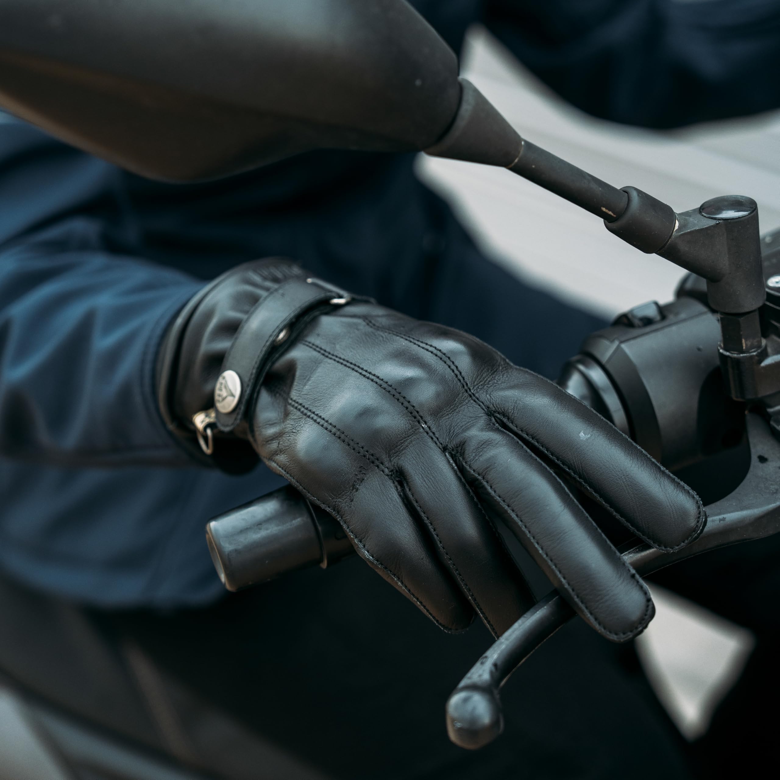 BY CITY Gants d'hiver pour moto Elegant Man | Gants en cuir | Protections au niveau des nœuds | Zones rembourrées | Renfort anti-abrasion sur la paume | Membrane imperméable
