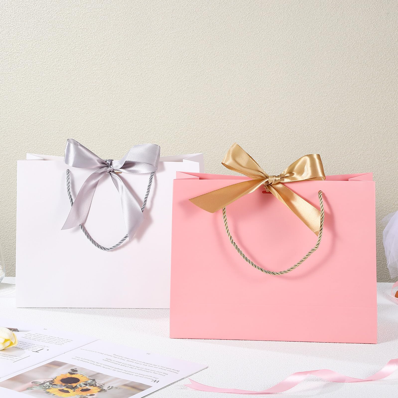 HANABASS 10 Stück Geschenktüten aus Papier mit Schleifen Weiß für Partys Hochzeiten Geschenke Einkäufe Umweltschutz und Vielseitigkeit