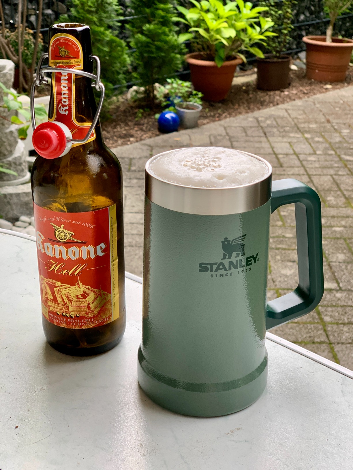 Was für ein genialer Bierkrug! Überraschend