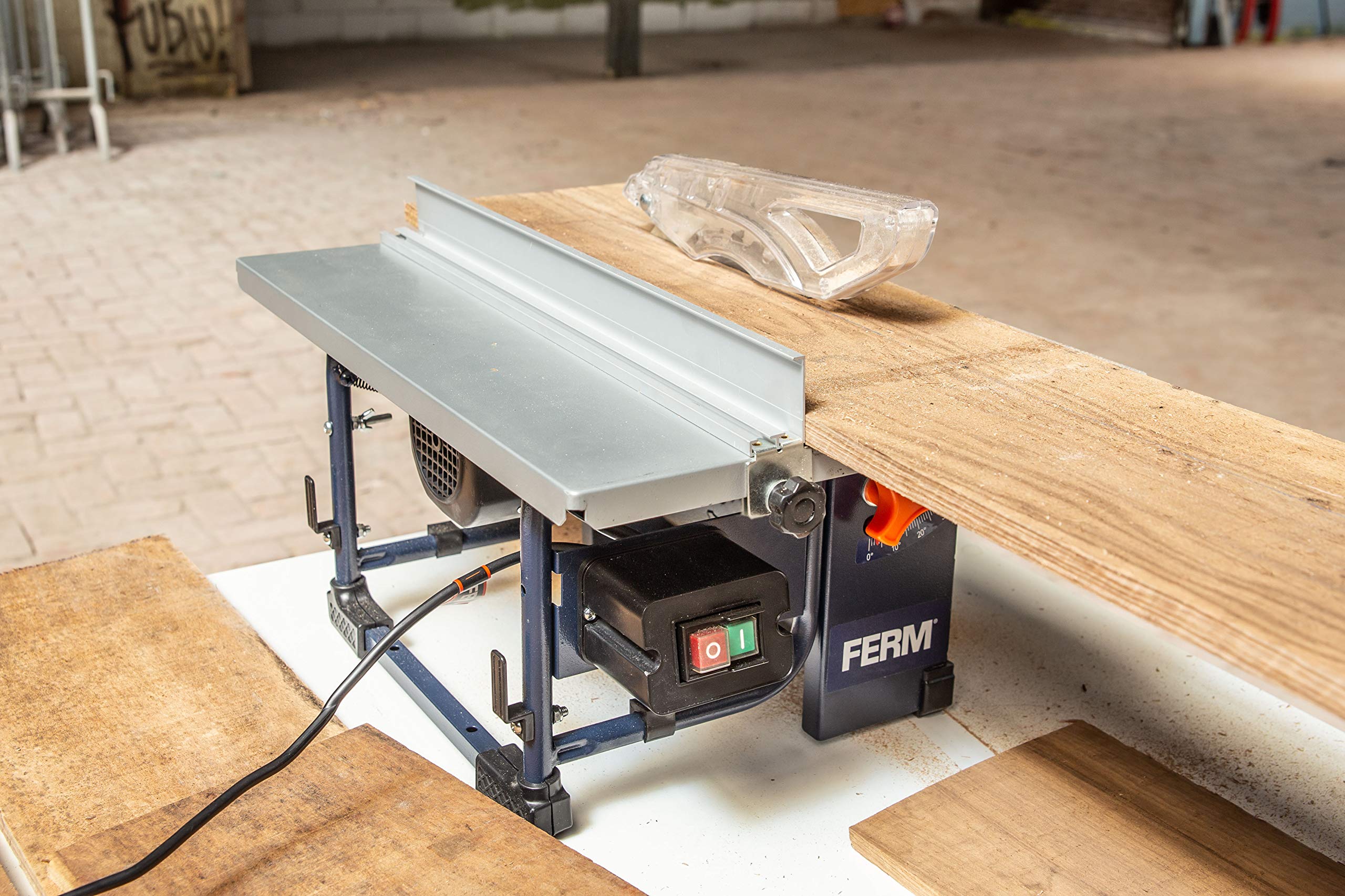 FERM Scie sur table 800W - Lame de scie Ø200mm 24 dents, guide d'onglet, guide parallèle, poussoir et connexion à vide inclus