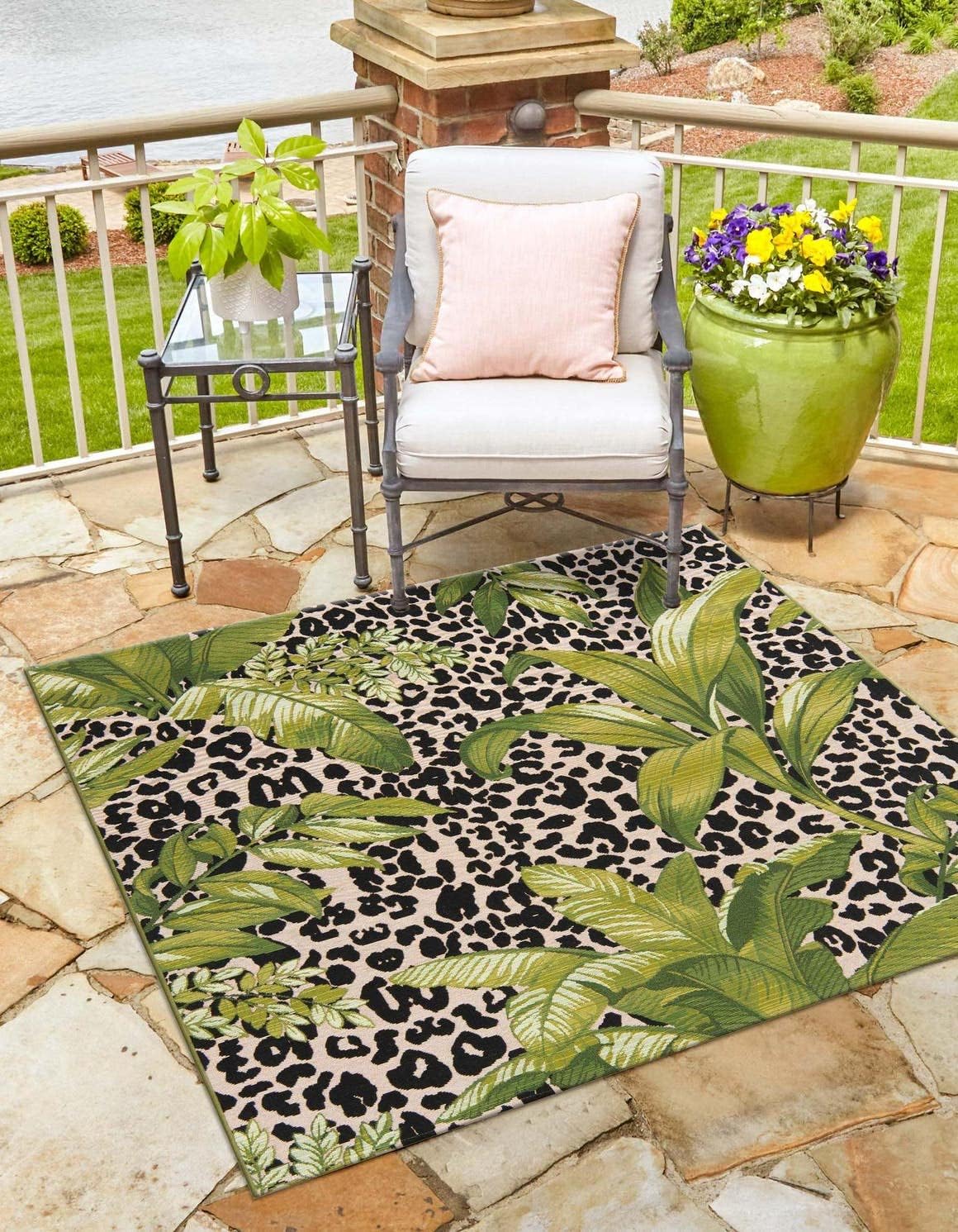 Unique Loom Outdoor Botanical Collection Area Rug - Andromeda (7' 10" Octagon Green/Ivory)