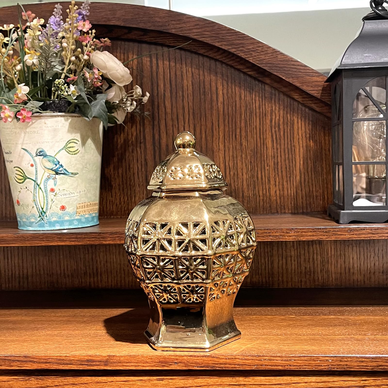 ARSTRIA Ceramic Ginger Jar with Lid Decorative Jar Luxurious Ceramic Ginger Jar with Lid Handmade Temple Jar Hand Carved Lattice Vase Gift Jars for Home Office Table Living Room Bedroom Gold